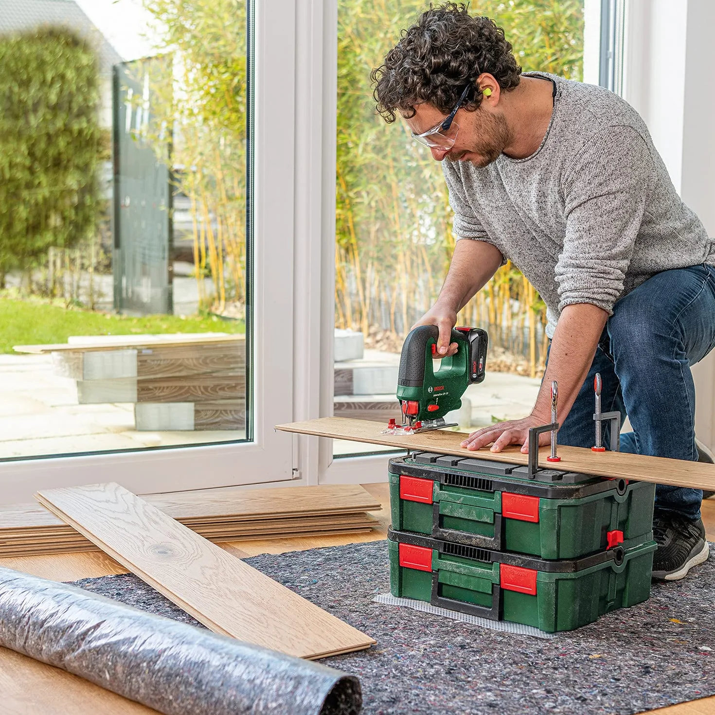 Bosch UniversalSaw, Wyrzynarka akumulatorowa 18V-100 (bez akumulatora, system 18V, 15-częściowy zestaw brzeszczotów do wyrzynarek, opakowanie kartonowe) – Amazon Edition, Zielony