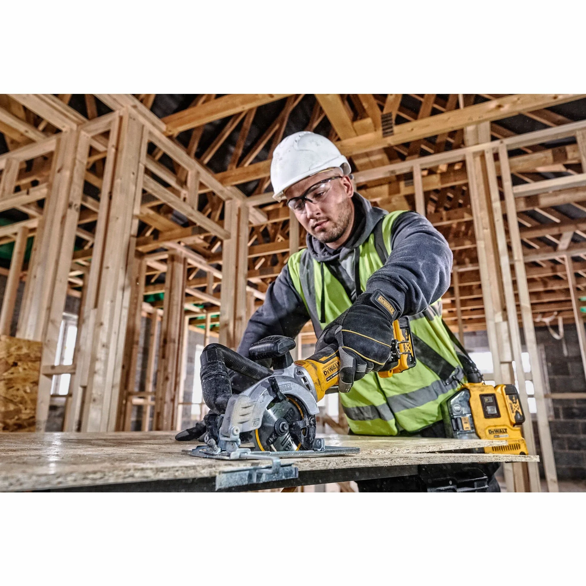 DEWALT Praktyczny Piła circular mano bez escobillas xr 18v ø115mm i 38mm prof. bez ładowarka/akumulator z walizka tstak dla profesjonalistów i majsterkowiczów do pracy profesjonalnej 18v 38mm