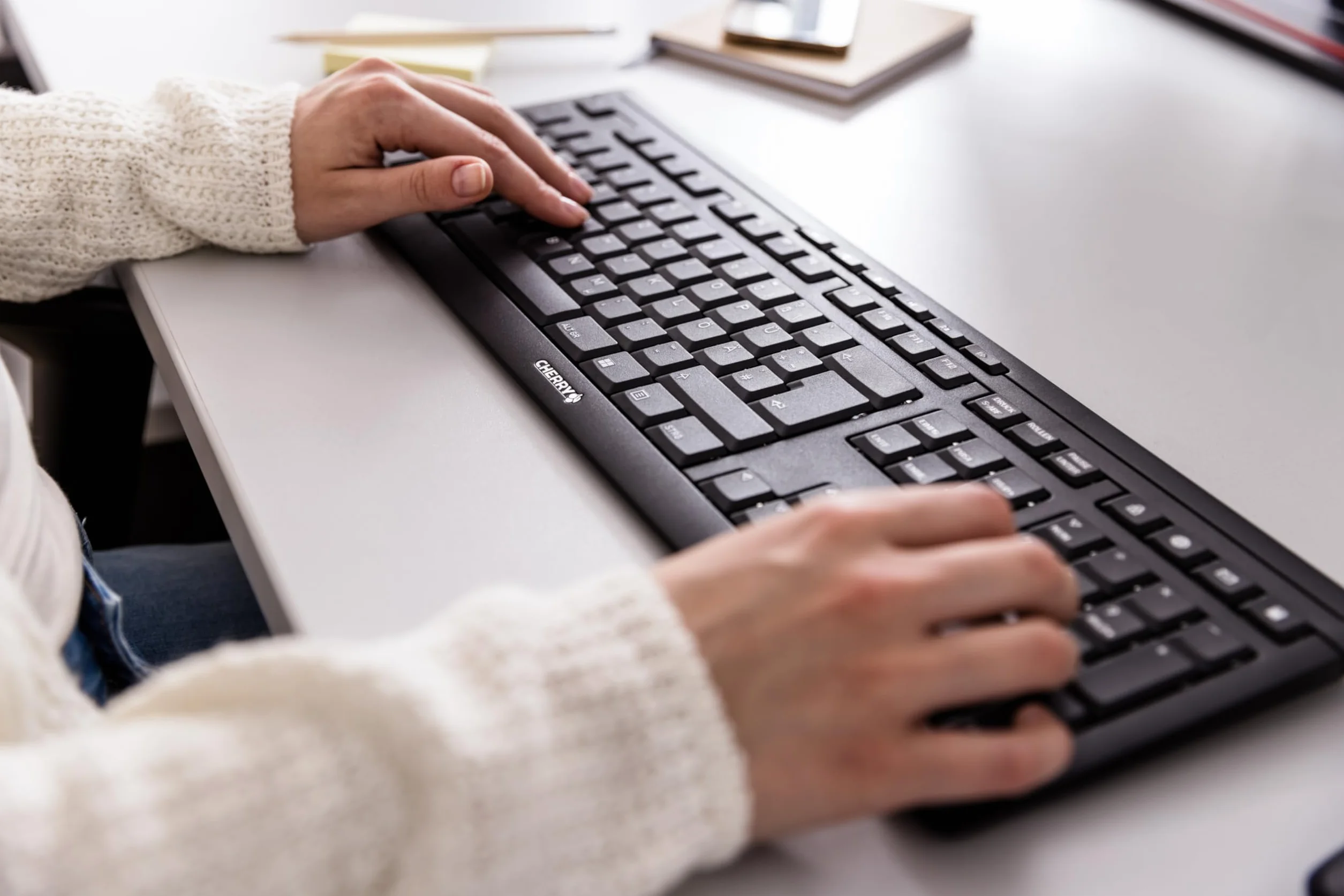 CHERRY STREAM KEYBOARD WIRELESS, Klawiatura Bezprzewodowa, Układ Niemiecki (QWERTZ), 2,4 GHz, Ciche Klawisze, Płaska Konstrukcja, Zasilanie Bateryjne, Czarny
