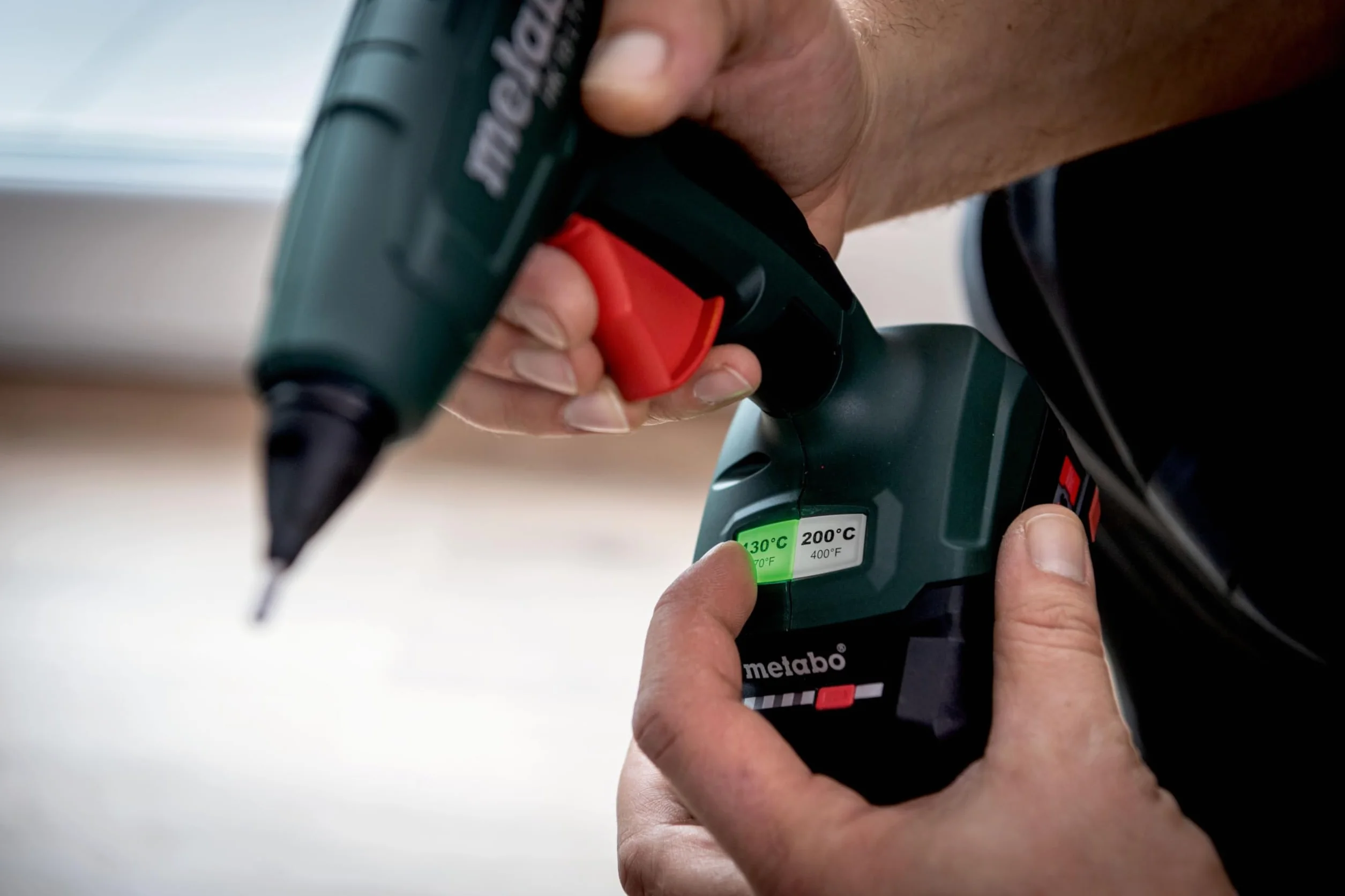 Metabo HK 18 LTX 20 600797850 akumulatorowy pistolet do klejenia na gorąco, 18 V (klej na gorąco, pistolet do klejenia na gorąco z 5 wkładami klejowymi, bez akumulatora + ładowarki)