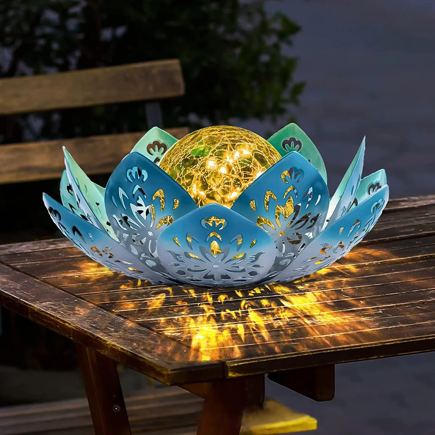 Lampa solarna do użytku na zewnątrz, dekoracja ogrodowa, wodoodporna, z otworami, motyw kwiatu lotosu, pęknięta szklana kula, do ustawienia na trawniku (zielona)
