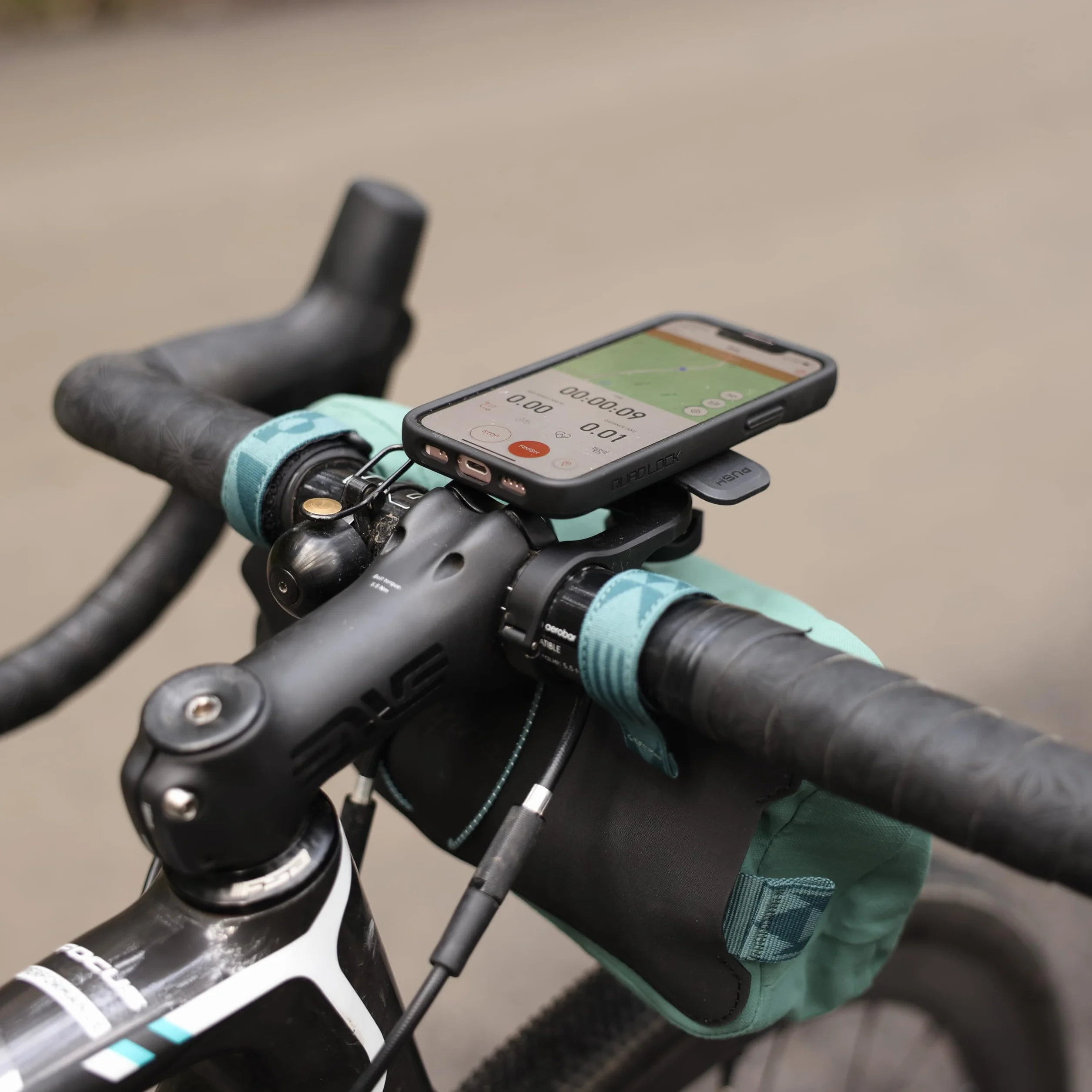 Quad Lock Out Front PRO uchwyt na kierownicę roweru na telefon iPhone 13 Pro MAG