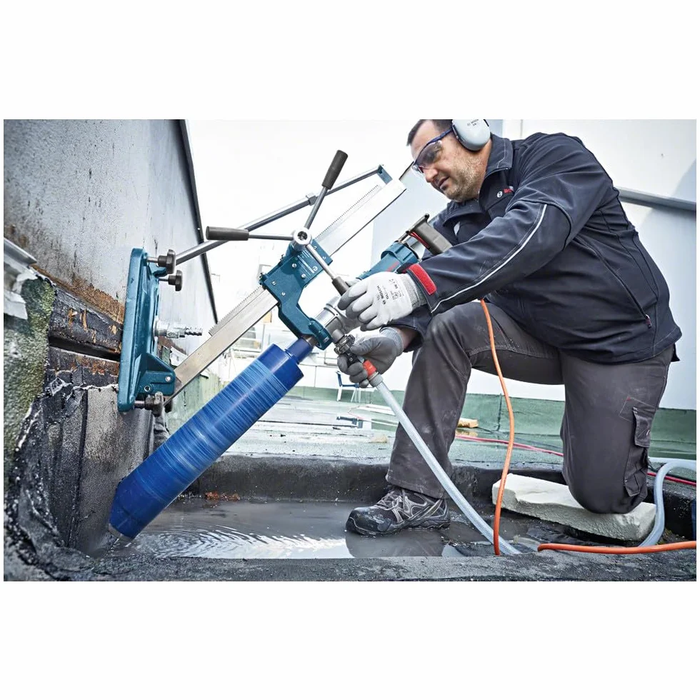 Bosch Professional: wiertnica diamentowa GDB 180 WE do wiercenia na mokro (5.2 kg, 2 000 W, 230 V, zakres wiercenia 180 mm, adapter do odsysania pyłu, zawór kulowy, walizka)