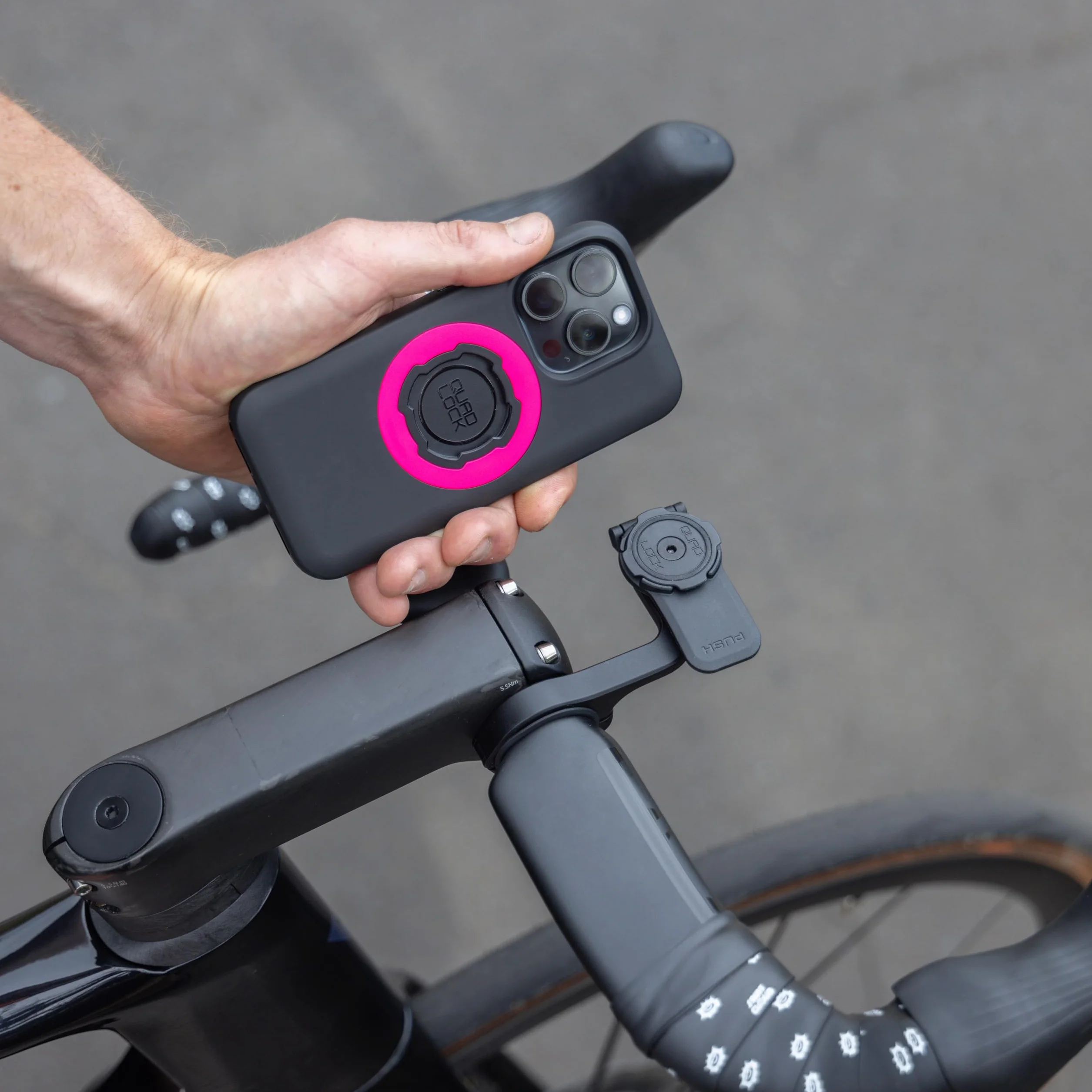 Quad Lock Out Front PRO uchwyt na kierownicę roweru na telefon iPhone 13 Pro MAG