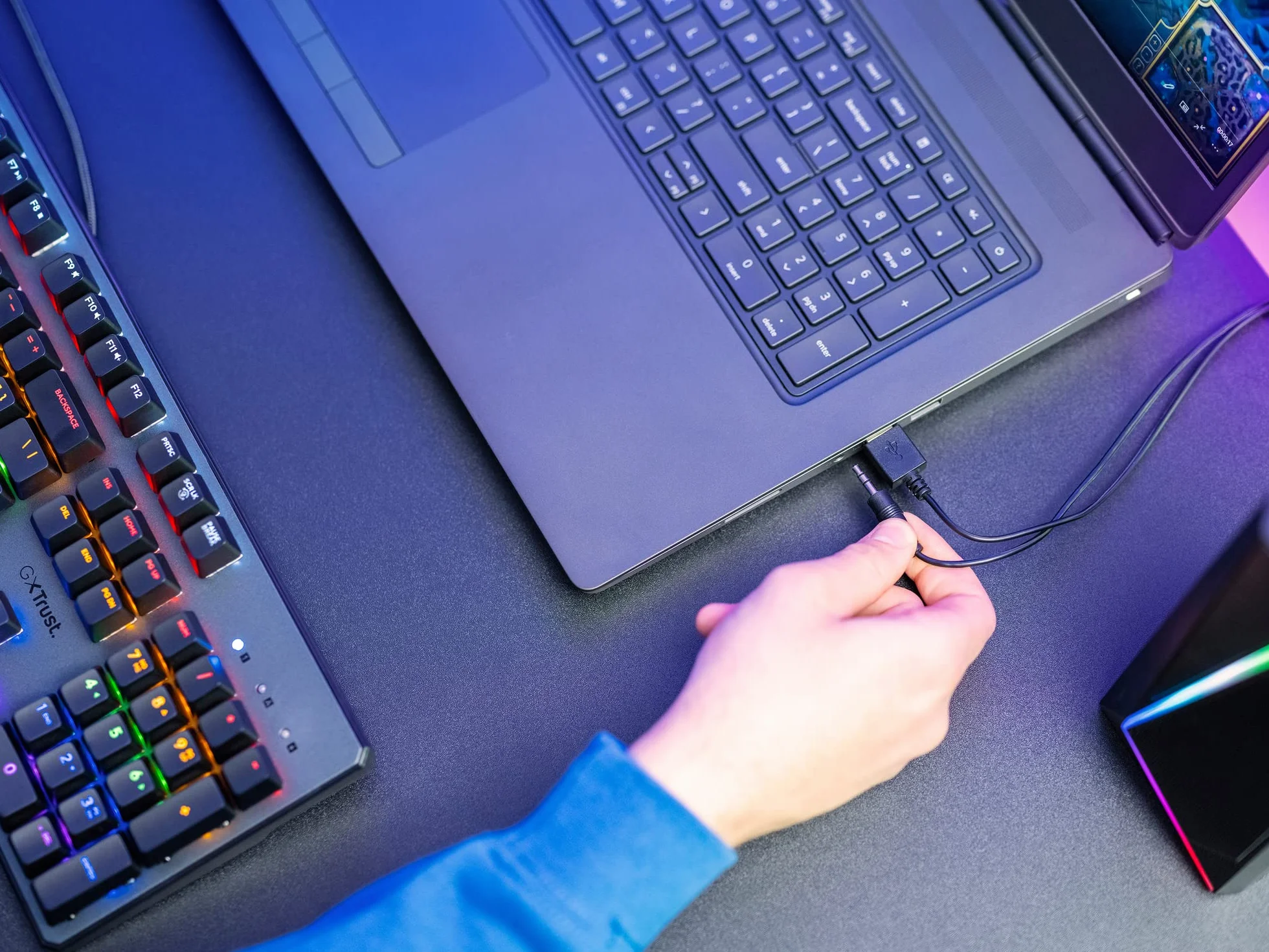 Trust Gaming GXT 609 Zoxa 2.0 głośniki PC stereo, moc szczytowa 12 W, zestaw podświetlanych głośników RGB, system dźwiękowy zasilany przez USB, 3,5 mm Aux, regulacja głośności, do PC i laptopa, czarny