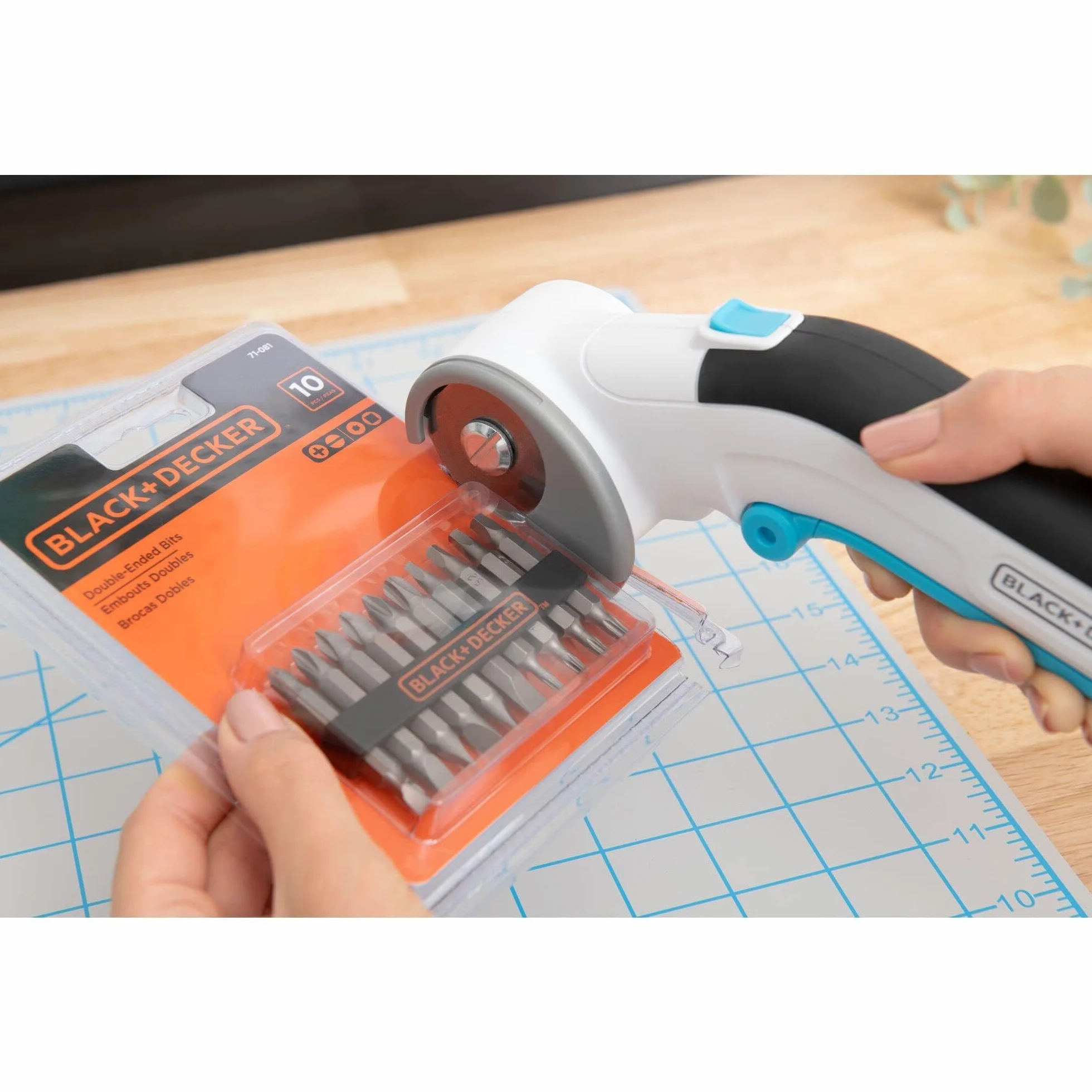 BLACK+DECKER 3,6 V uniwersalna krajalnica akumulatorowa (bezprzewodowa, obrotowa krajarka do precyzyjnego cięcia w materiale, papierze, tekturze, tworzywie sztucznym, z samoostrzącym się ostrzem