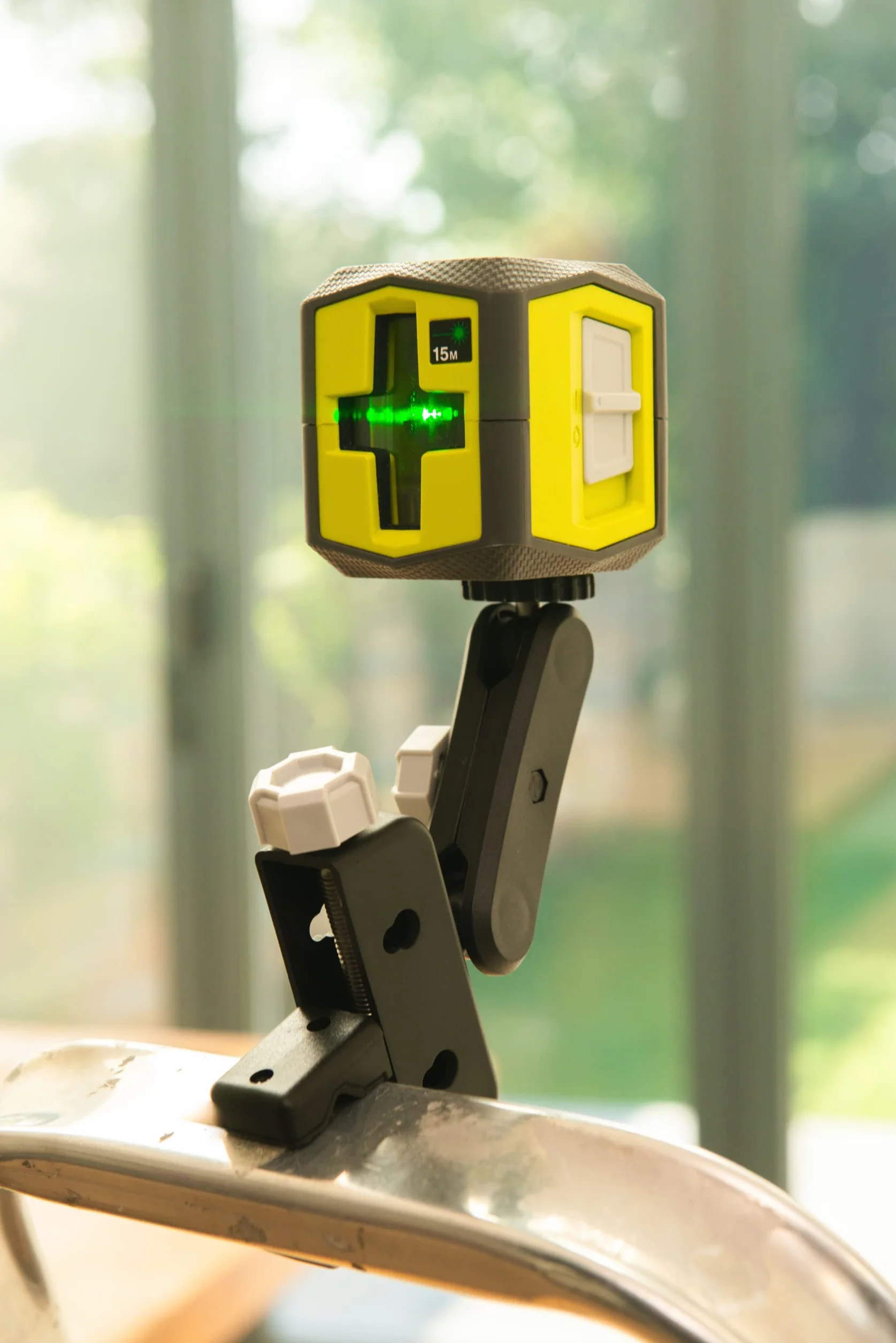 Ryobi Laser z Zieloną Wiązką RBCLLG1, Zakres Roboczy 15 m, Czas Pracy 6 Godzin, Laser Klasy II, Długość Fali 520Nm ± 10Nm, <1Mw, Dokładność do 0.5 mm/m