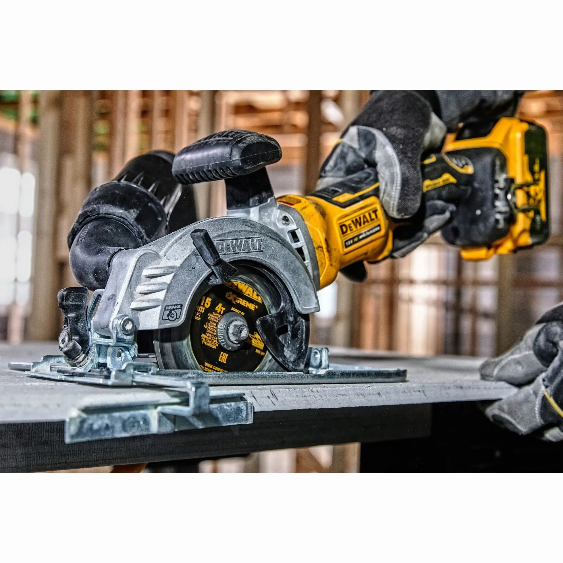 Pilarka Tarczowa 18V 115mm Wersja Body DCS571N DeWalt