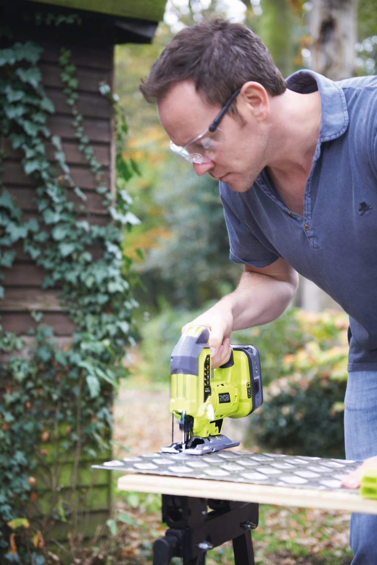 Ryobi Wyrzynarka akumulatorowa 18V, R18JS-0, cięcię pod kątem 0-45°, regulacja prędkości, maks. zdolność cięcia 101 mm w drewnie, 10 mm w aluminium, 6 mm w stali, uchwyt brzeszczotu typy T, dioda LED