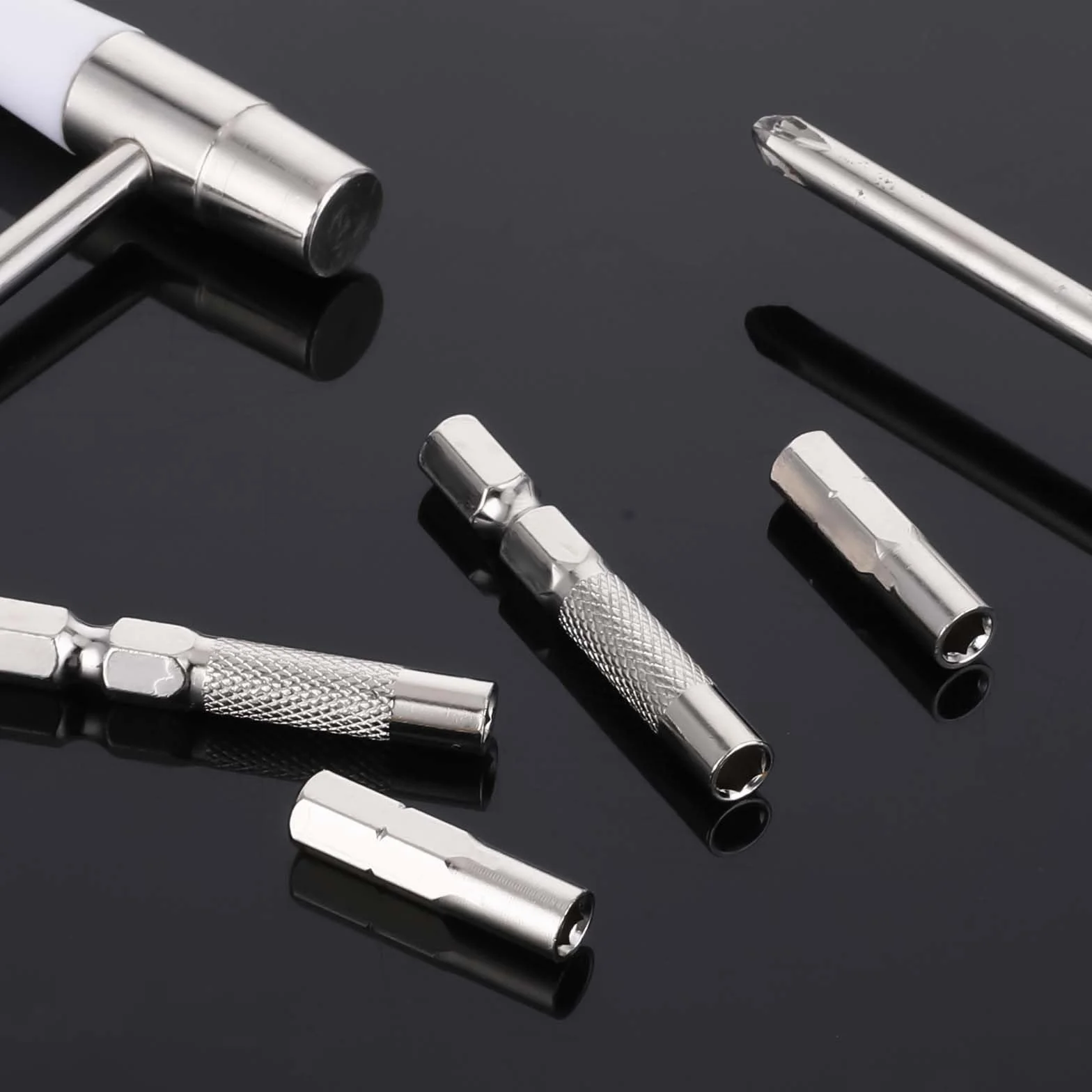 4 sztuki adaptera bitowego 1/4 do 4 mm, 2 sztuki magnetycznego adaptera 1/4 do 4 mm sześciokątnego i 2 sztuki uchwytu przedłużającego wiertła z mikro bitami do gniazd i precyzyjnych zestawów bitów