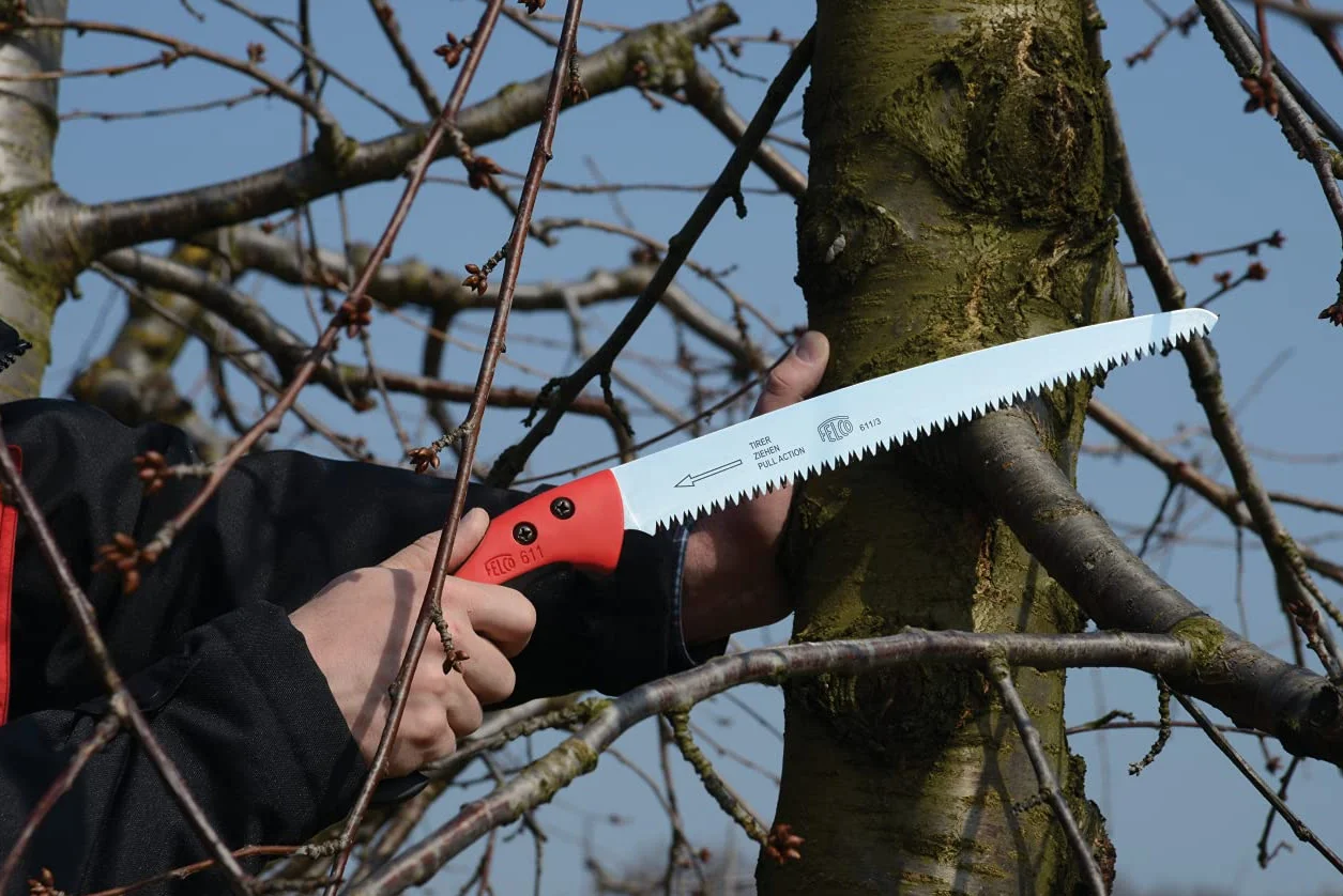 FELCO 611 piła ciągnąca prosta ostrze 330 mm, ergonomiczny uchwyt, cięcie 100 mm, dla prawo- i leworęcznych, futerał w zestawie
