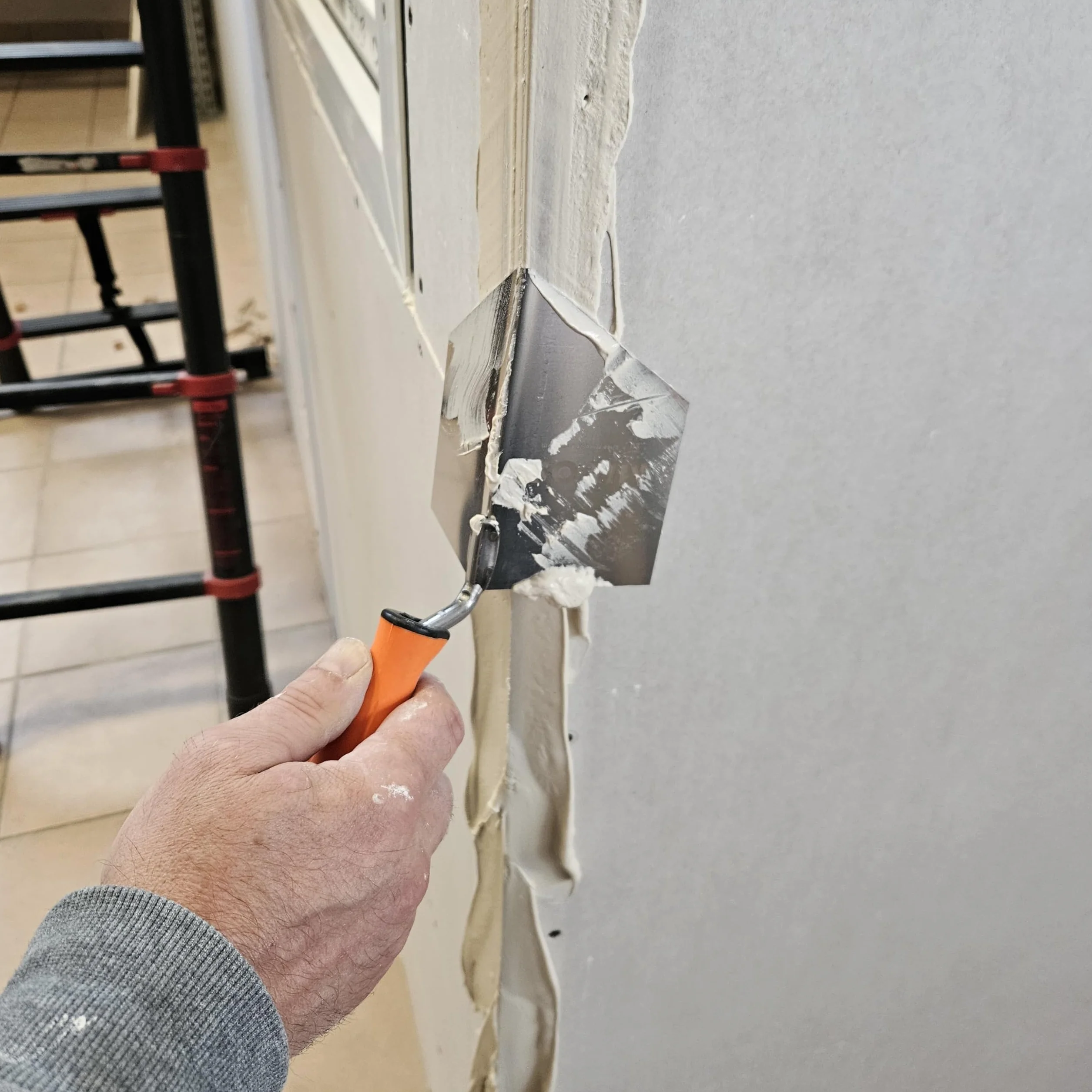 Mivos 2 x kielnia narożna ze stali nierdzewnej 125 x 75 mm – kielnia narożna wewnętrzna i zewnętrzna ze stali nierdzewnej – do wewnątrz i na zewnątrz z miękkim uchwytem – szpachelka narożna Made in EU