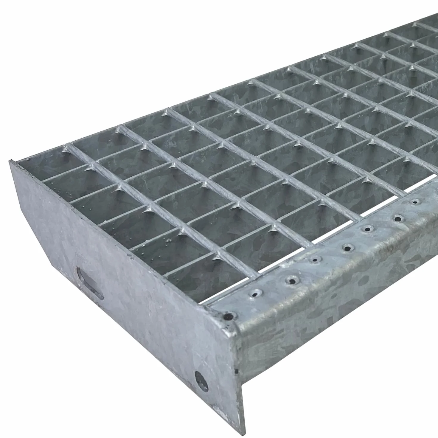 Stopnie kratki ocynkowanej i białej, malowane proszkowo, 1000 x 240 mm, rozmiar oczek 30 mm zgodnie z normą DIN 24531, odporność na poślizg R11, odporna na warunki atmosferyczne