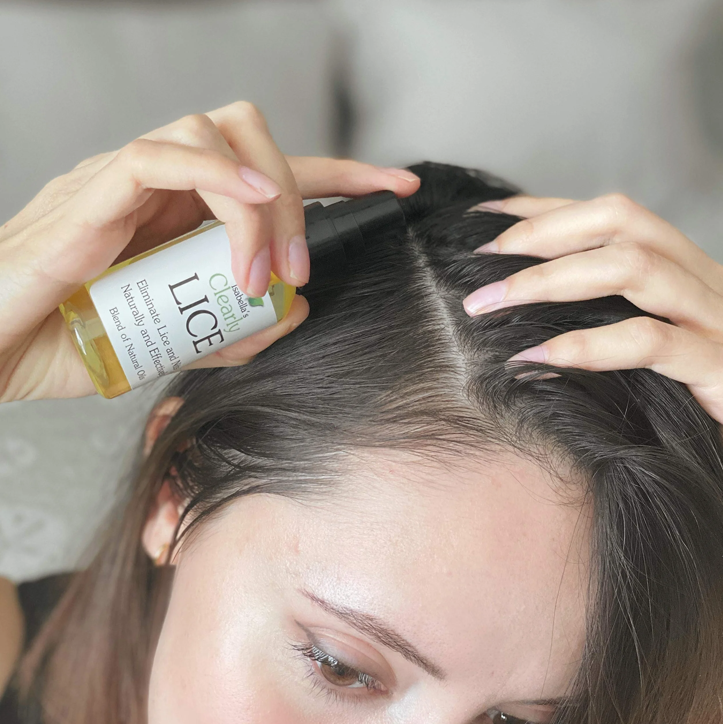 Isabella's Clearly LICE, Powerful Lice Remover with Natural and Essential Oils to Help Eliminate Lice, Nits, Eggs | No Toxins or Harsh Chemicals | Rosemary, Cedarwood, Tea Tree | Metal Nit Comb Included (60ml)