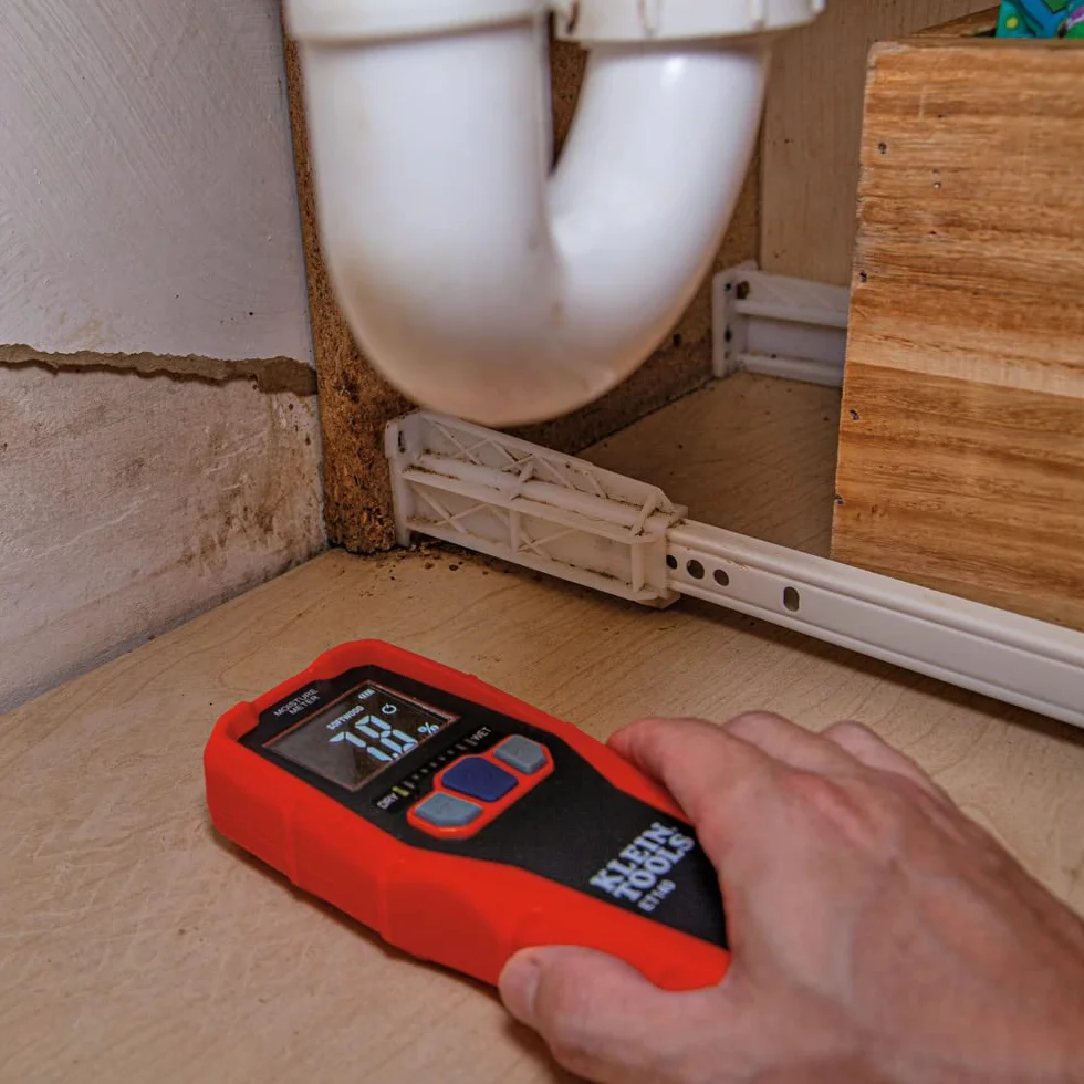 KLEIN TOOLS Bezpinowy miernik wilgotności do nieniszczącego wykrywania wilgoci w płytach gipsowo-kartonowych, drewnie i murze; wykrywa do 3/4 cala pod powierzchnią, Klein Tools ET140