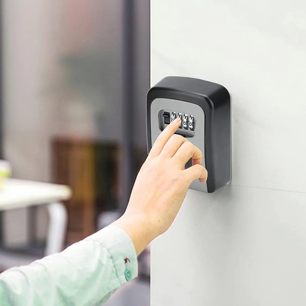 TechSafeKeyBox: sejf na klucze z zamkiem szyfrowym na ścianę, mini sejf z 4-cyfrowym kodem, skrzynka na klucze z kodem numerycznym i wstępnie nawierconymi otworami