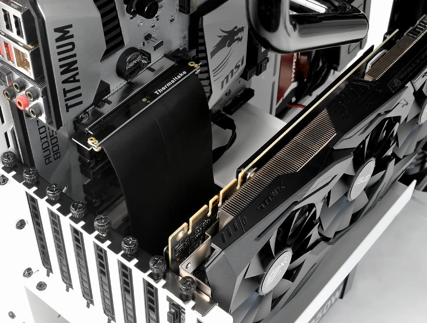 Thermaltake PCI-E 3.0 Gaming PC Modding X16 Riser elastyczny kabel ulepszony, 2 lata, osłona ekranująca EMI, czarny 200 mm AC-053-CN1OTN-C1