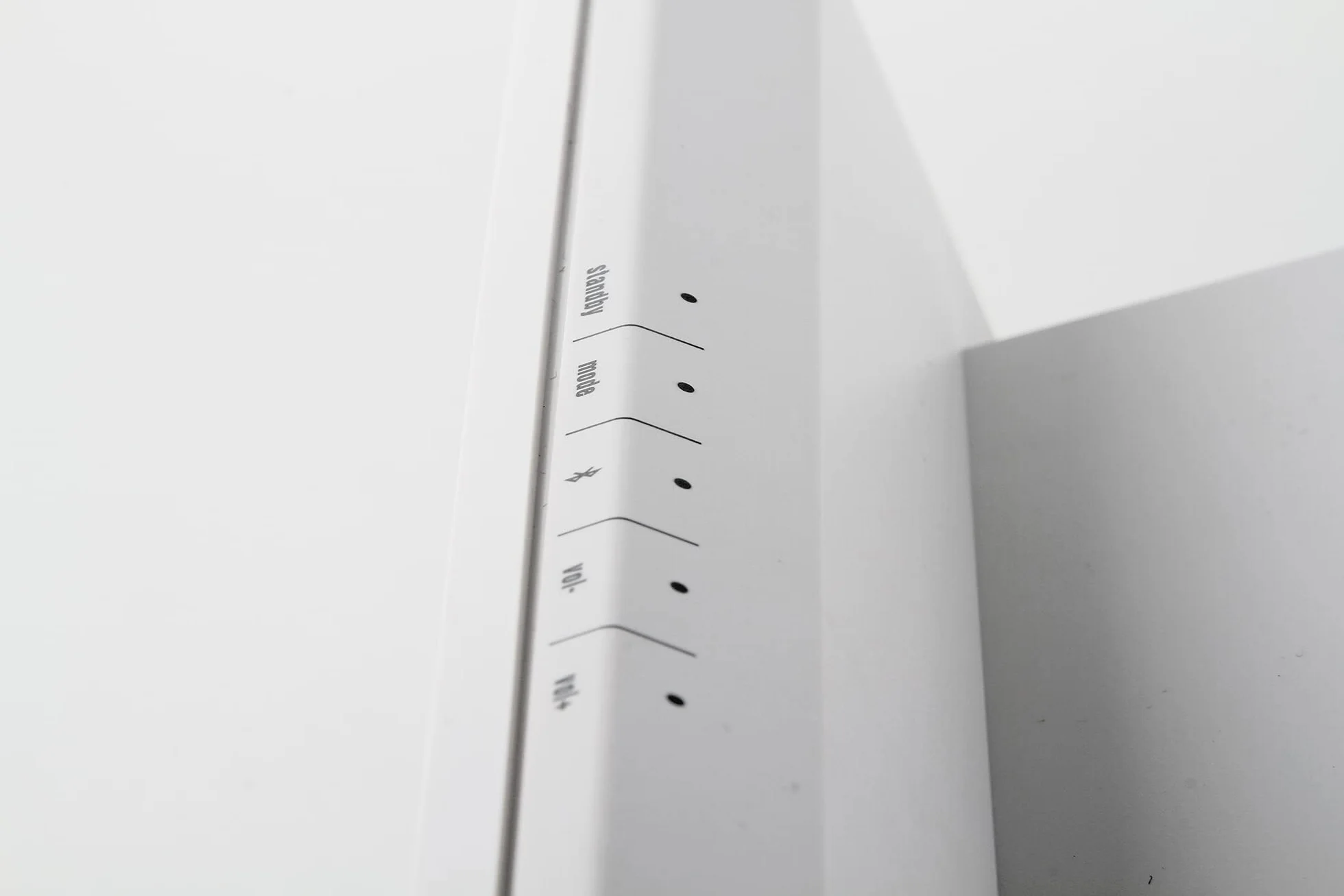 SCHWAIGER -658149- System głośników Hi-Fi | ze wzmacniaczem lampowym | 37 W | głośnik RMS | podświetlenie LED | wzmacniacz lampowy | Bluetooth | NFC | AUX | USB | Phono | biały