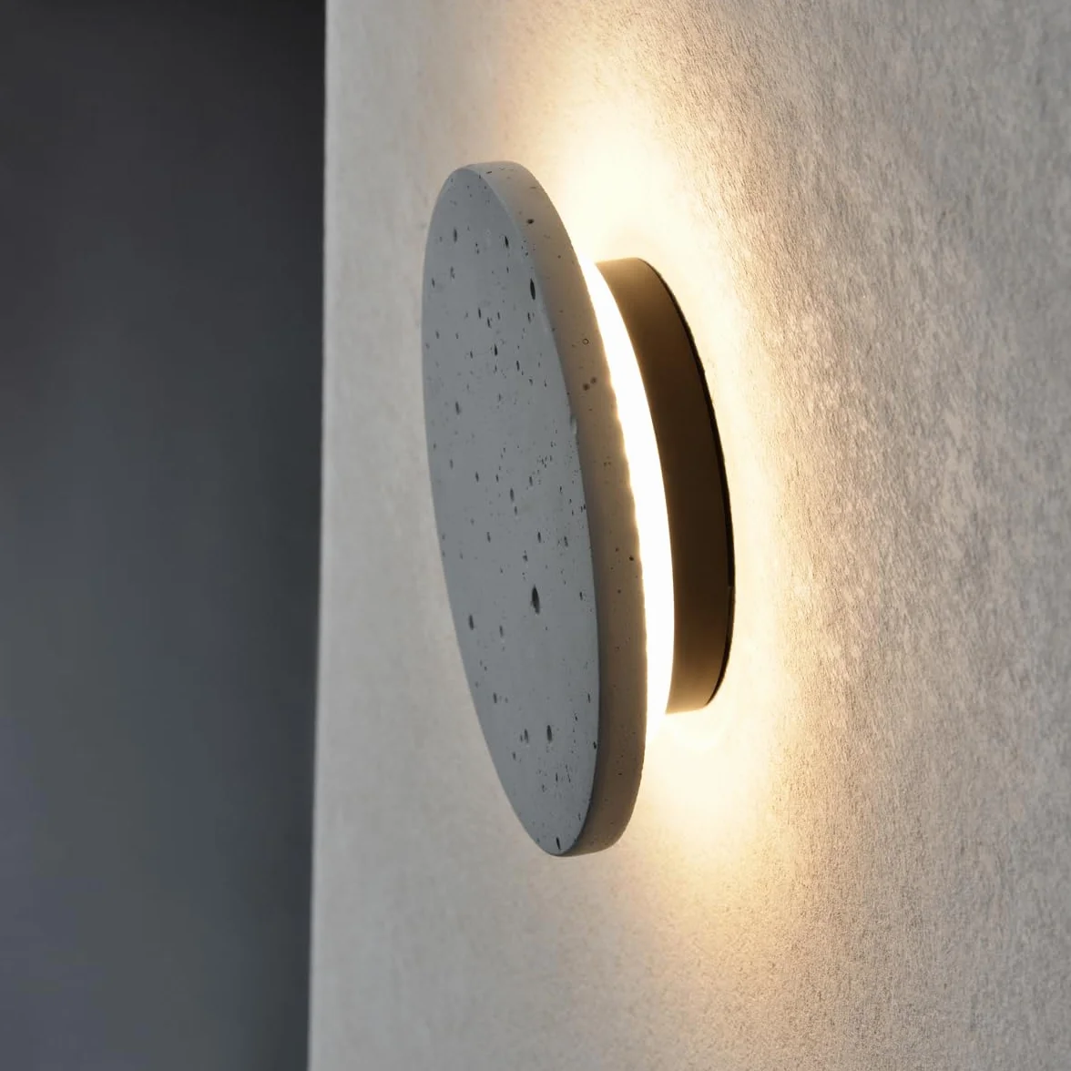 Okrągły kinkiet ścienny LED, szara cementowa lampa ścienna, minimalistyczna lampa do montażu na ścianie z eleganckim wykończeniem, nowoczesne kinkiety wewnętrzne oświetlenie do sypialni