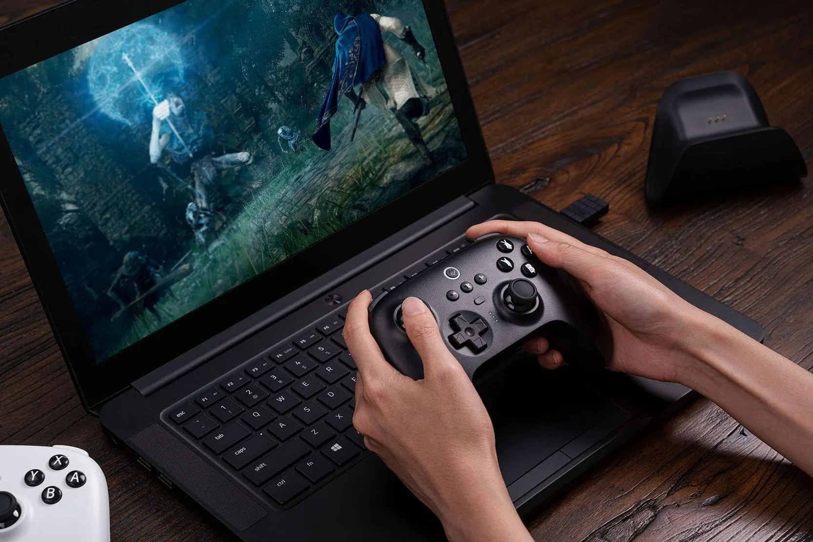8Bitdo Ultimate Bluetooth i Kontroler 2.4g Ze Stacją ładującą Godziny Gry 22, Bezprzewodowy Kontroler Przełączników Kontroler Gier Kabel USB Gamepad do Przełącznika i Systemu Windows (Czarny)