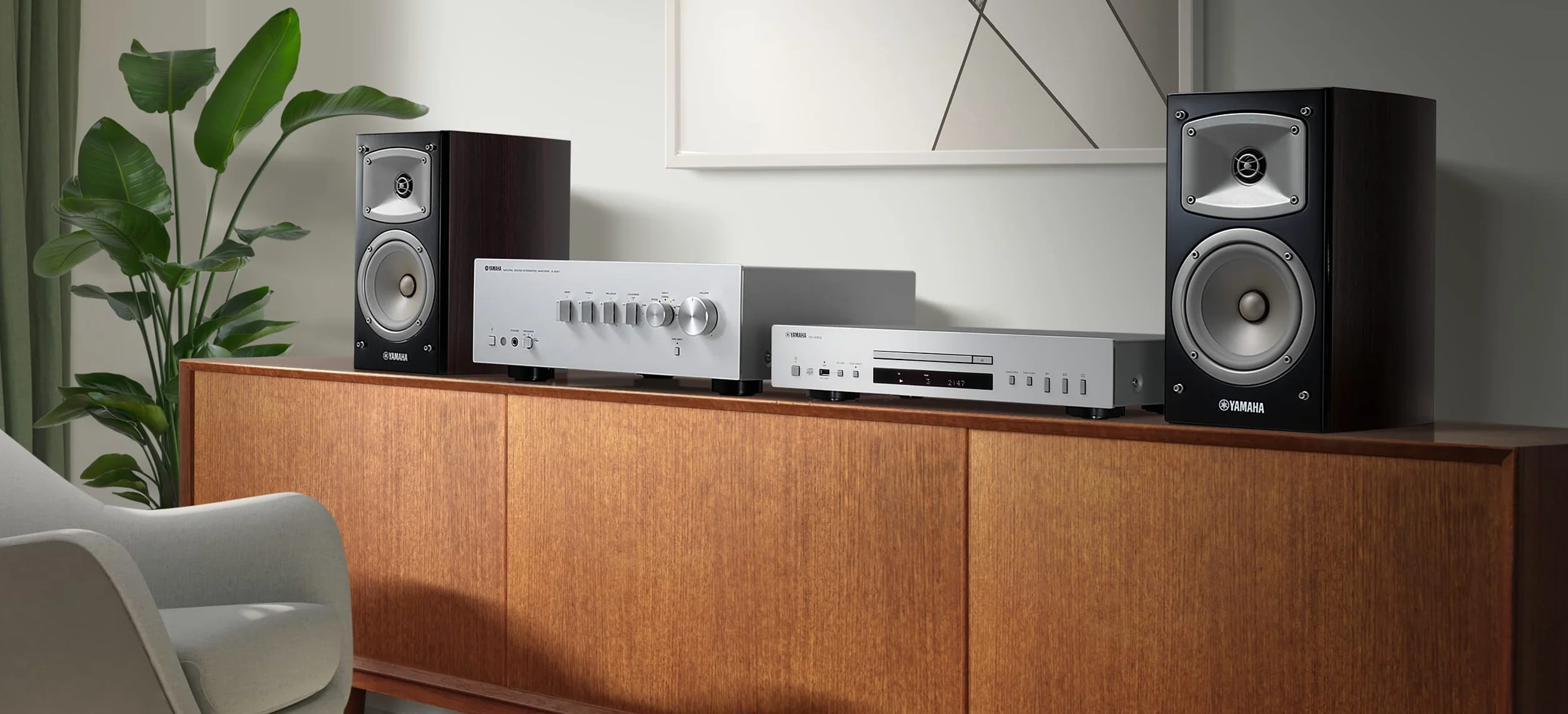 Yamaha CD-S303 odtwarzacz CD 192 kHz/24-bit DAC Pure Direct USB High Res czarny
