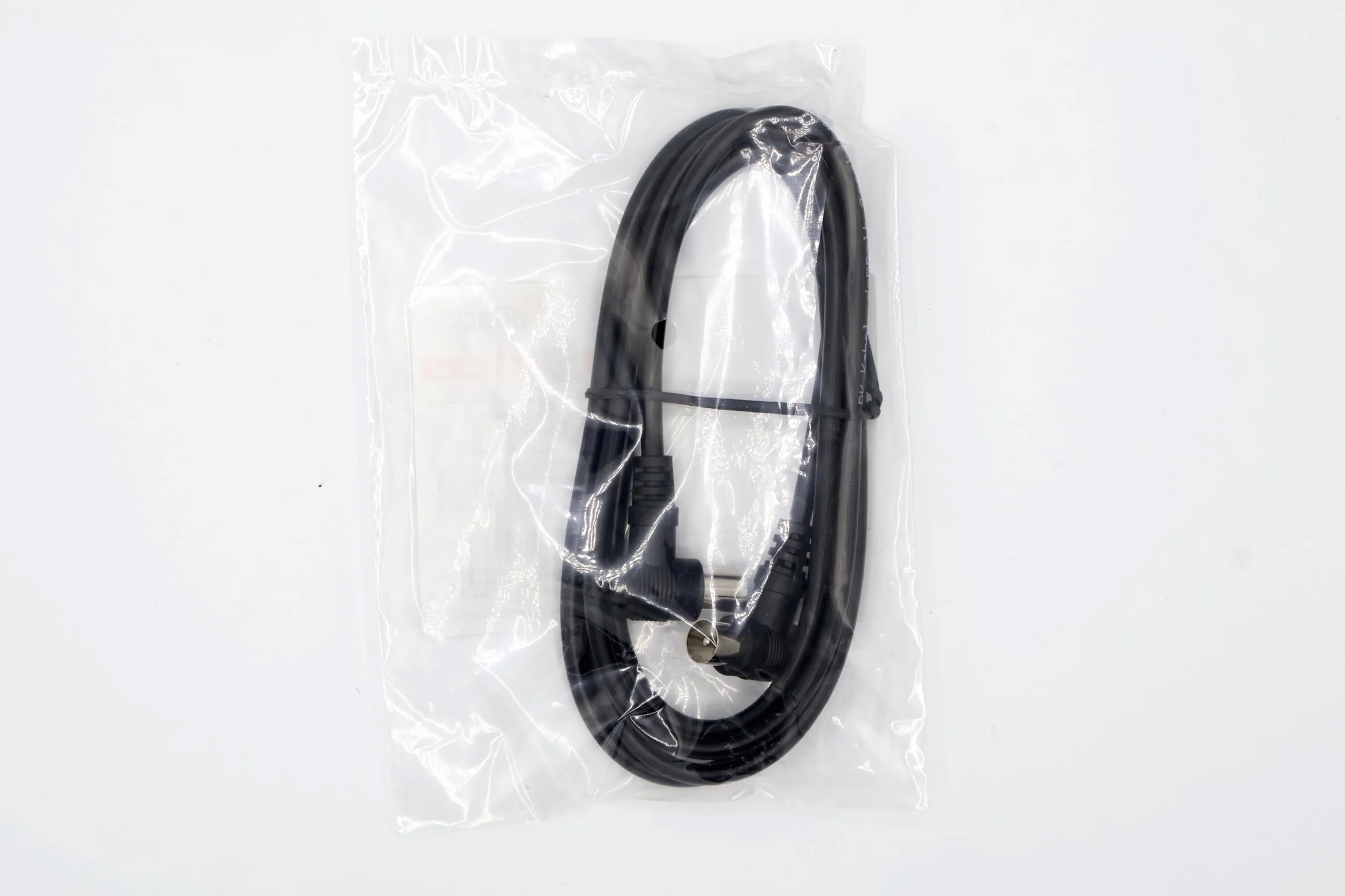 Kabel antenowy kątowy 1,5 m 2x ekranowany koncentryczny 90° 75 dB czarny