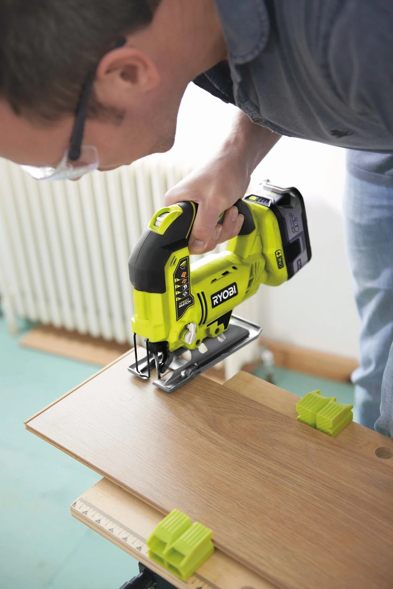 Ryobi Wyrzynarka akumulatorowa 18V, R18JS-0, cięcię pod kątem 0-45°, regulacja prędkości, maks. zdolność cięcia 101 mm w drewnie, 10 mm w aluminium, 6 mm w stali, uchwyt brzeszczotu typy T, dioda LED