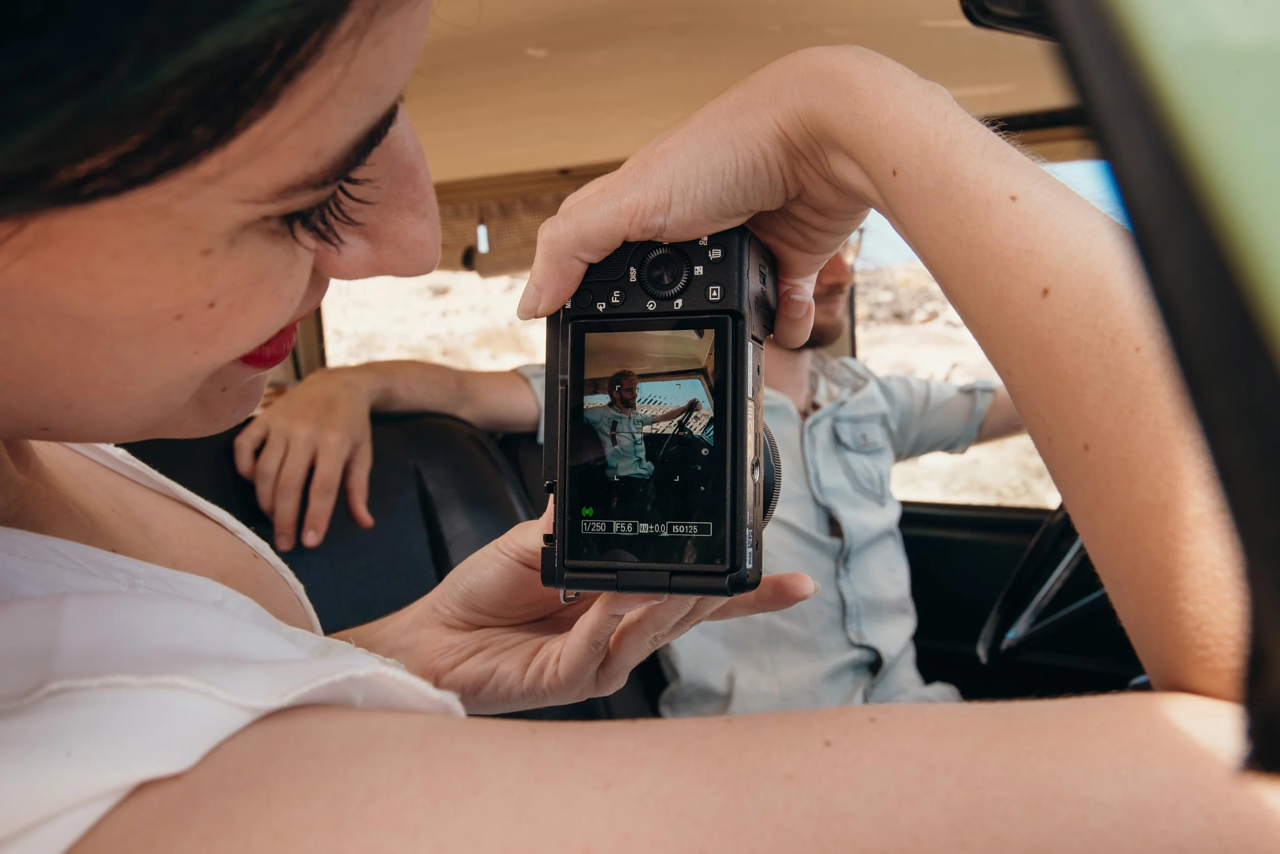 Sony ZV-E10M2 bezlusterkowy aparat do vlogowania (26 MP, matryca APS-C, wideo 4K 60p, odchylany ekran, Real-Time Eye AF, streaming USB-C, bateria NP-FZ100, idealny dla twórców treści i YouTuberów)