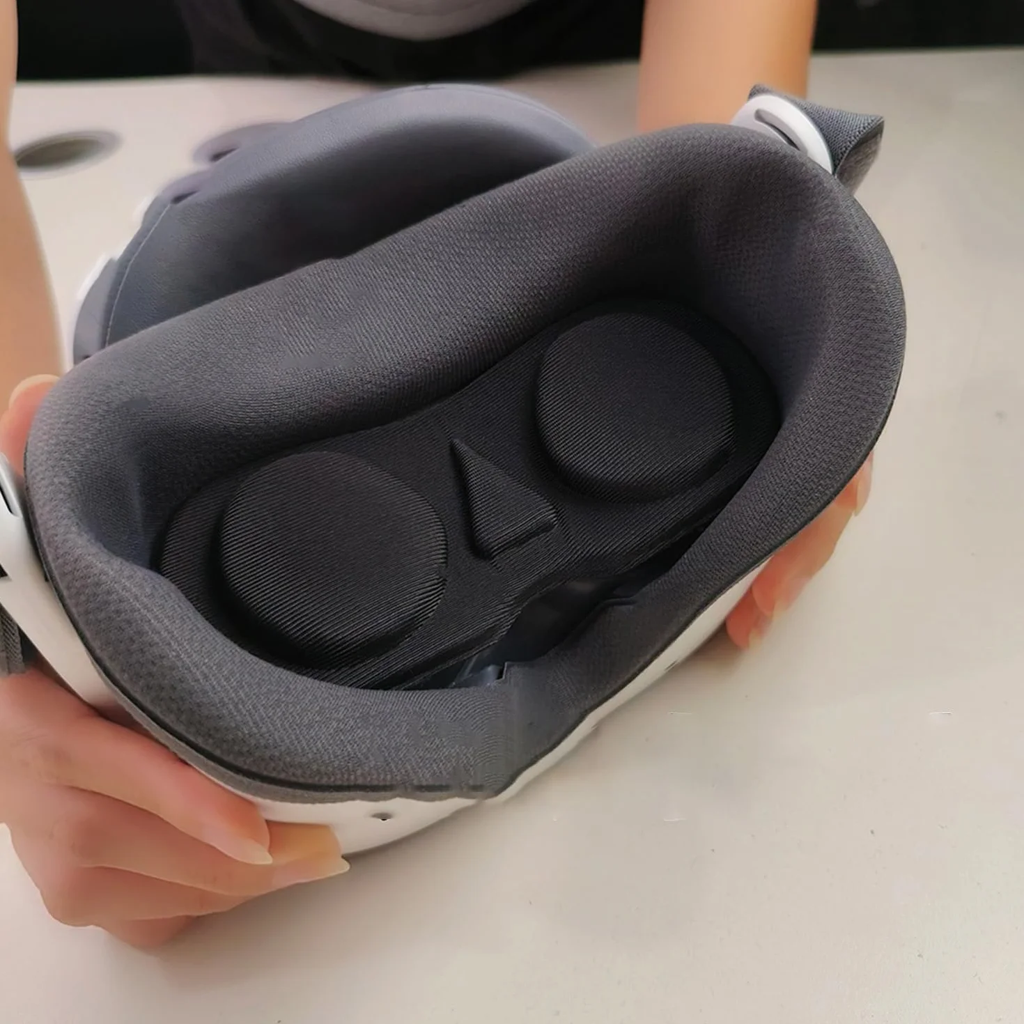 Osłona obiektywu VR na słuchawki, gąbka ochronna do soczewek VR, kompatybilna z Quest 3 i kompatybilna z Quest 2, odporna na zarysowania pyłoszczelna osłona ochronna do Oculus Quest 2 (czarna)