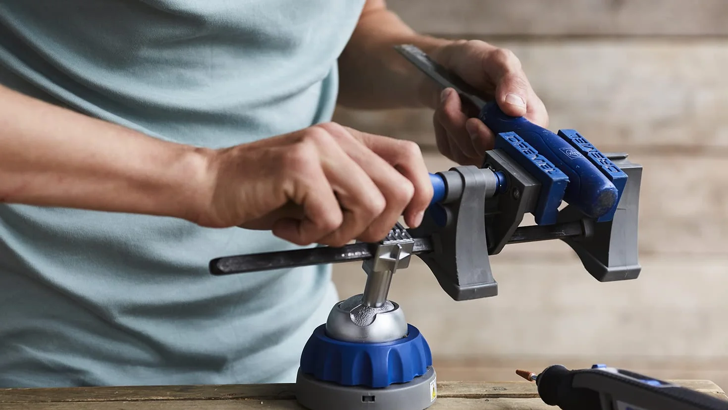 Dremel 2500 imadło wielofunkcyjne „trzy w jednym”, regulowane imadło na stół roboczy z zaciskiem i uchwytem narzędziowym