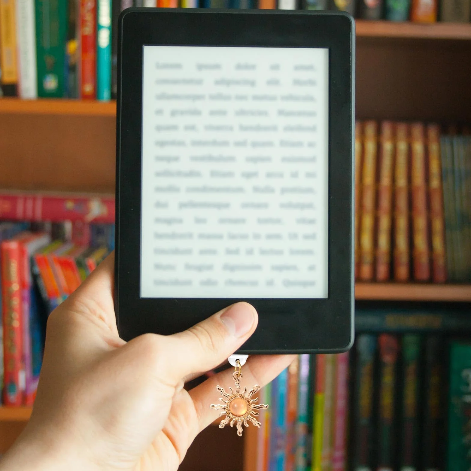 Charmy Zatyczek Przeciwpyłowych dla Kindle, Wzór Gwiazda Księżyc, Urocze Zawieszki Chroniące Porty