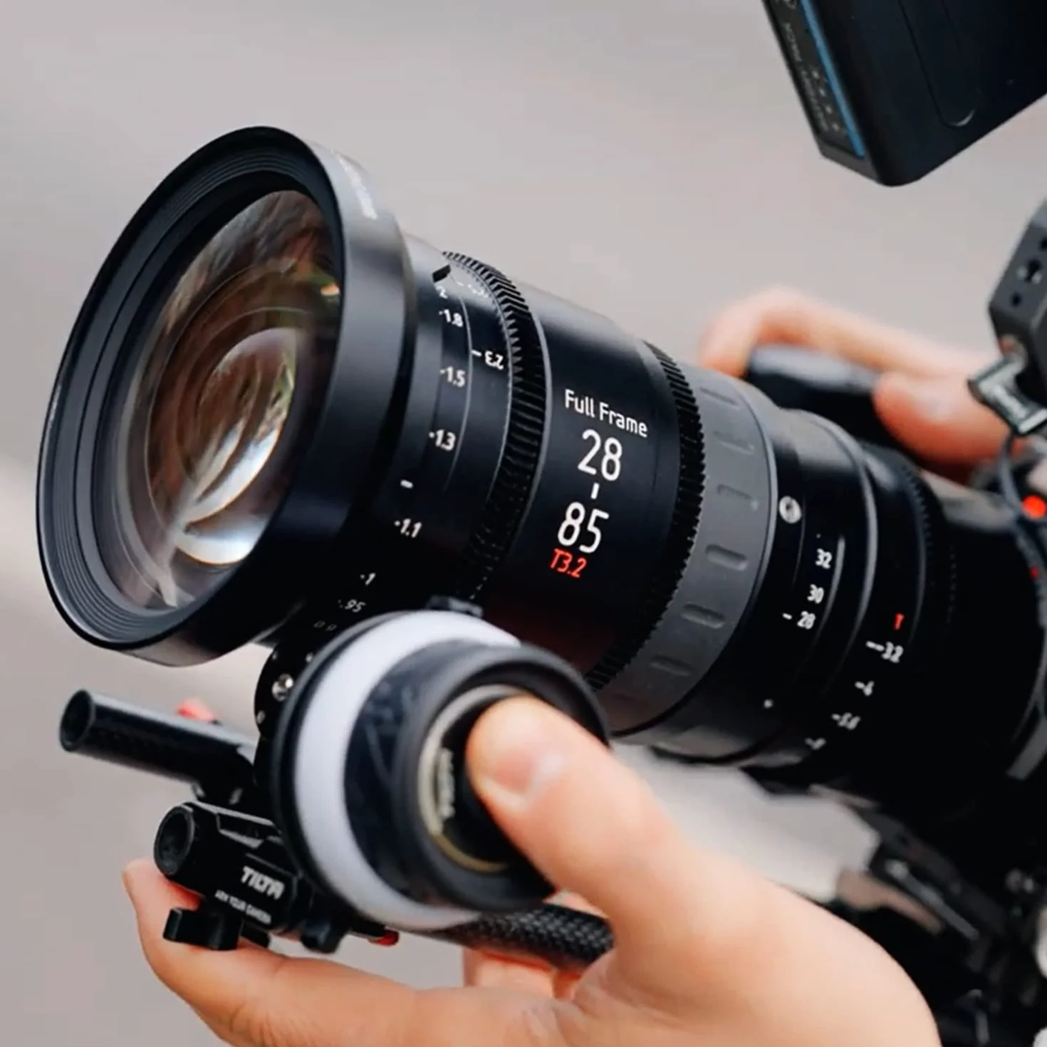 SIRUI Pełnoklatkowy obiektyw Cine z zoomem parogniskowym T3.2 28-85 mm do EF BMPCC-6k EOS C300 Mark III