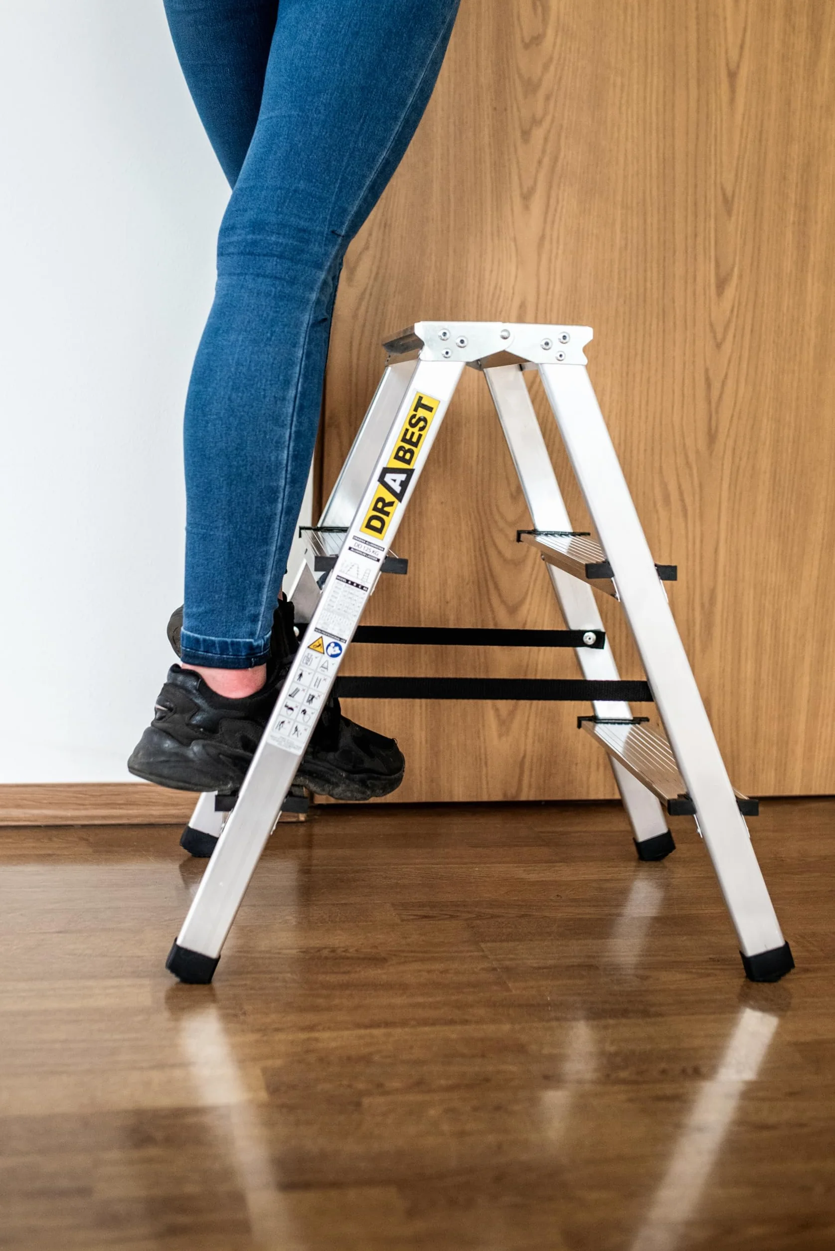 Drabest 3-Stopniowa Aluminiowa Dwustronna Drabina Do Użytku Domowego O Udźwigu 125 Kg - Drabina Z Platformą Roboczą - Drabiny Wielofunkcyjne - Drabiny 3-Stopniowe - 41 X 63 X 16 Cm