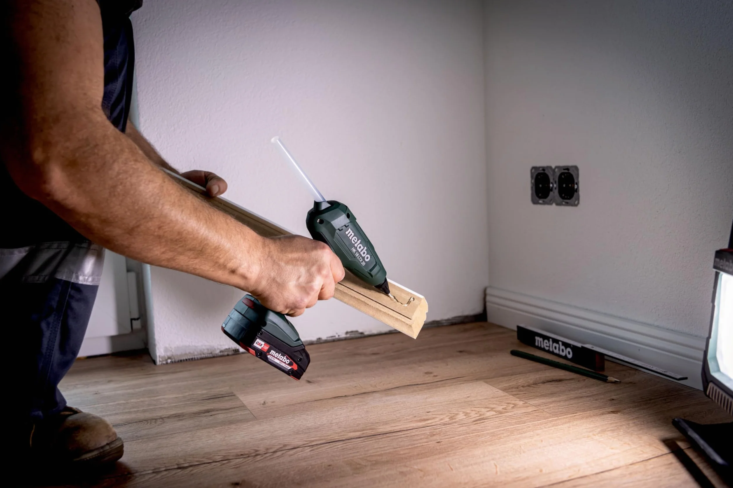Metabo HK 18 LTX 20 600797850 akumulatorowy pistolet do klejenia na gorąco, 18 V (klej na gorąco, pistolet do klejenia na gorąco z 5 wkładami klejowymi, bez akumulatora + ładowarki)