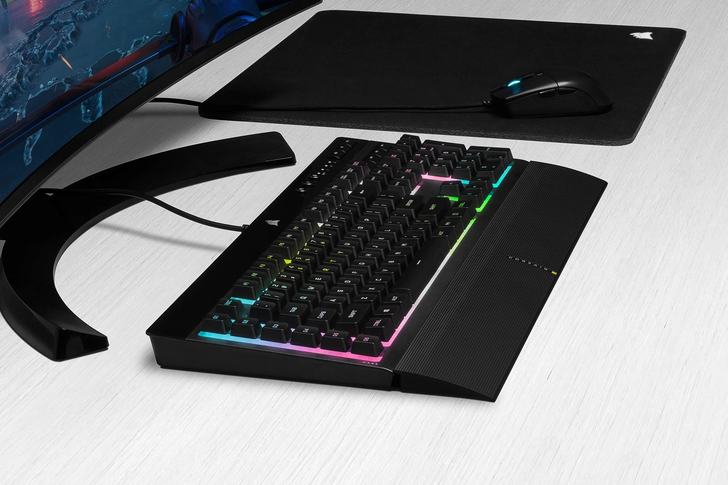 CORSAIR K55 RGB PRO XT przewodowa klawiatura do gier, IP42, odporna na kurz i zalanie, 6 klawiszy makro z integracją Elgato, kompatybilna z iCUE, QWERTY UK, PC, Mac, Xbox, czarna