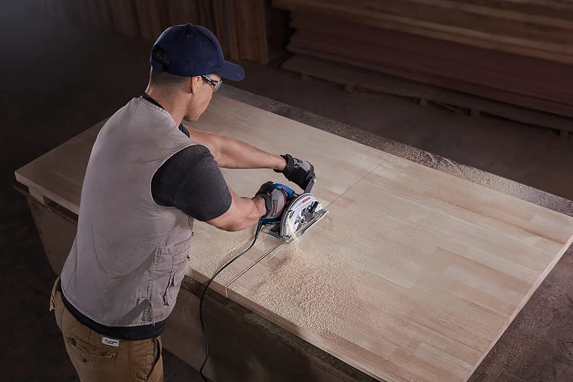Bosch Professional: pilarka tarczowa GKS 600 (1 200 W, głębokość cięcia 55 mm, 1 tarcza, opakowanie kartonowe)