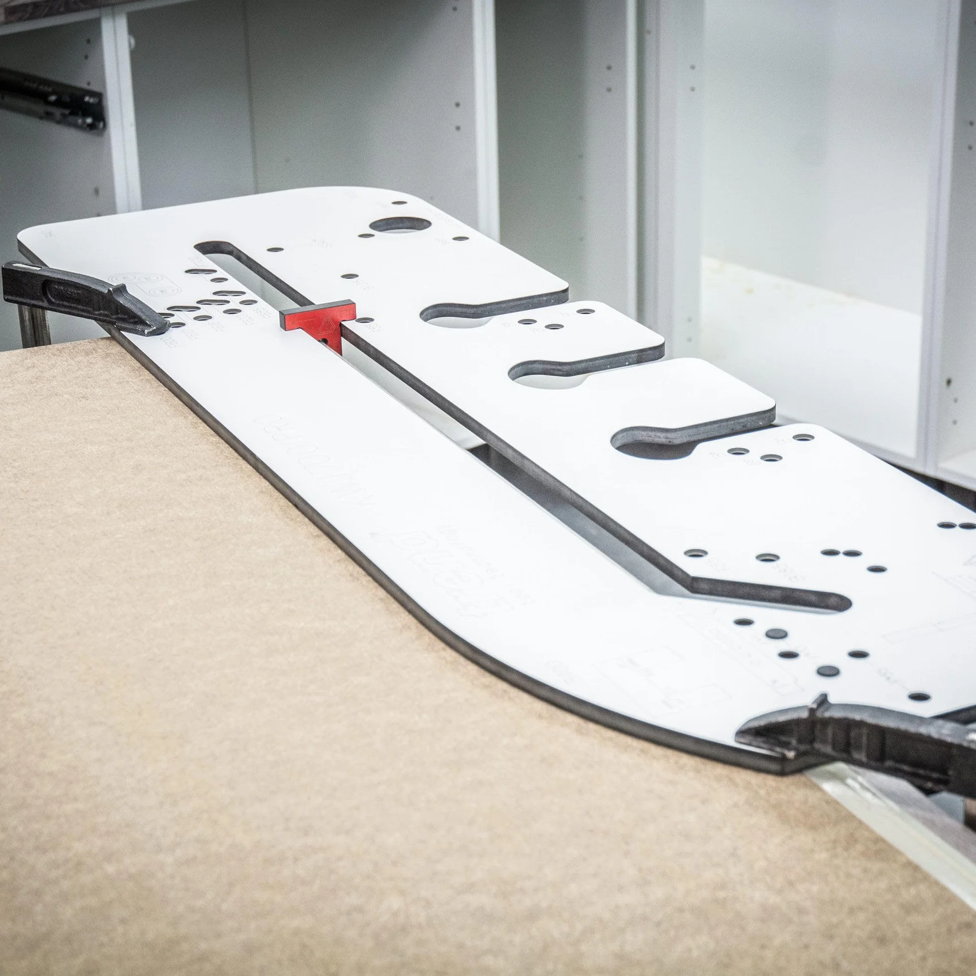 Trend Professional Szablon do Blatów Kuchennych z Wielu Materiałów do Połączeń na Zakładkę, Do Blatów do 700mm, Technologia Wyrównania Krawędzi Przedniej, KWJ700/PRO