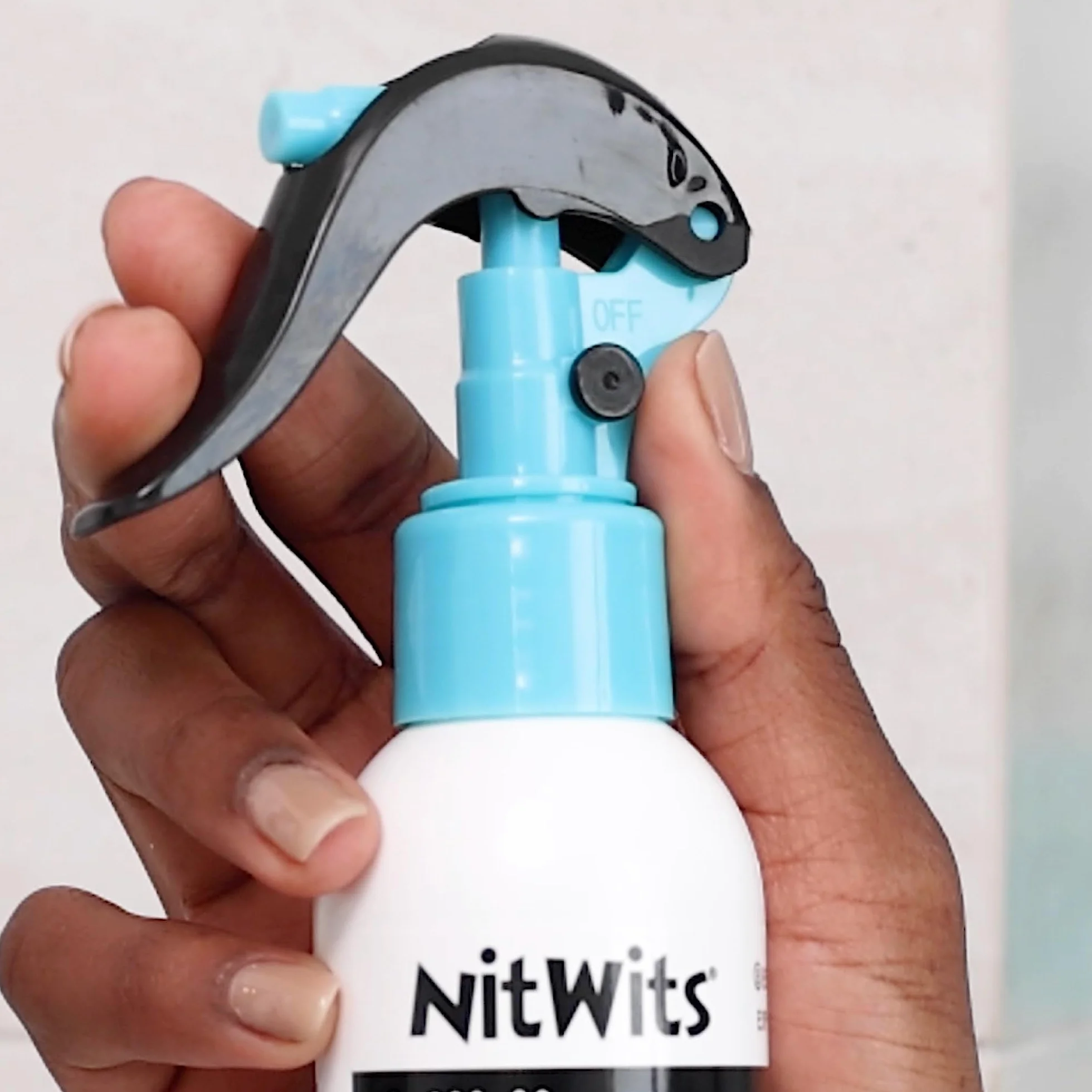 NitWits All-In-One – spray żel na wszy – szybkie usuwanie wszy i gnid w 1 zabiegu (20 minut) – z plastikowym grzebieniem – 120 ml