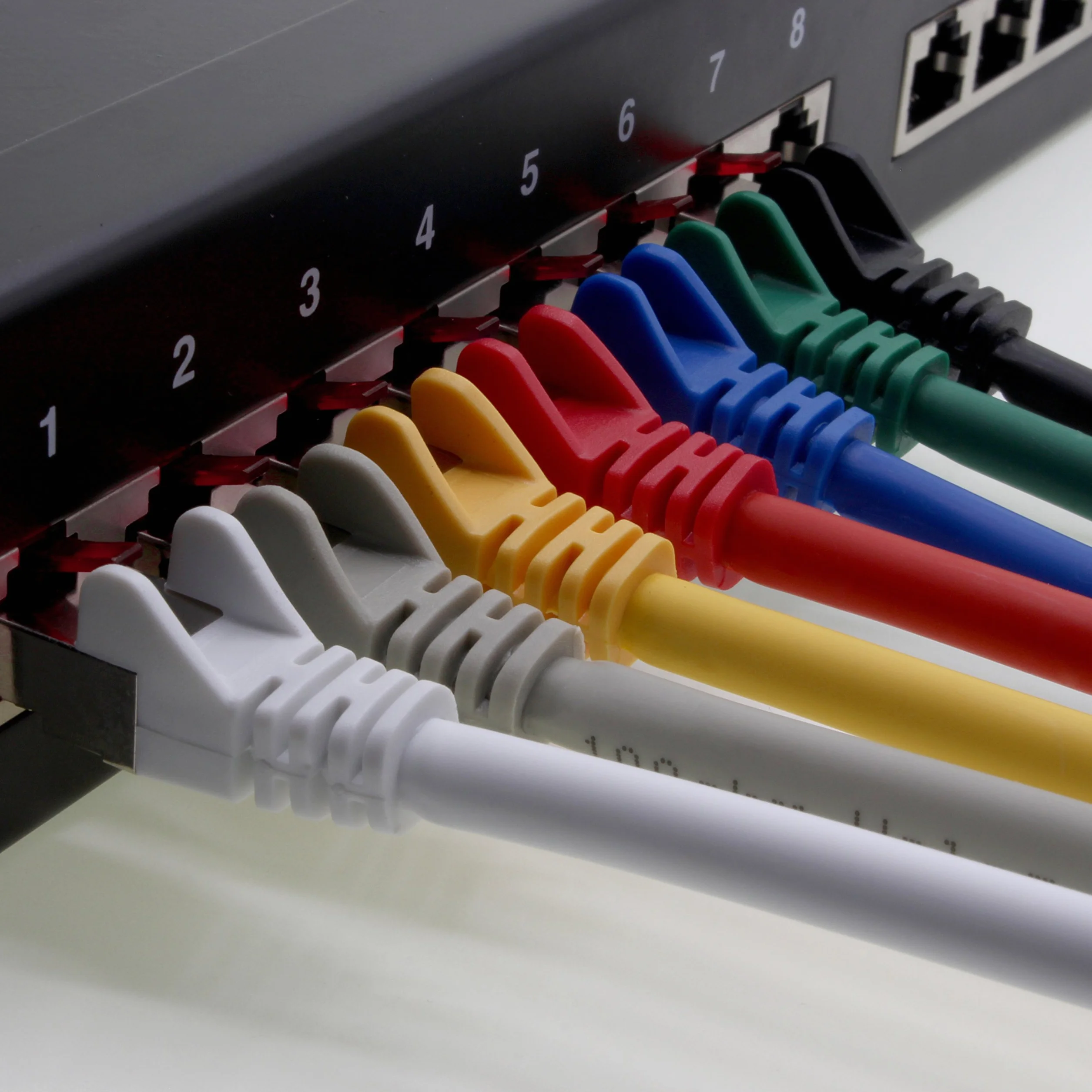 0,25 m - CAT6a - Kabel sieciowy 7 kolorów - 7 sztuk CAT 6a S-FTP podwójnie ekranowany PIMF 500 MHz bezhalogenowy kabel krosowy kompatybilny z CAT5 CAT6 CAT7 CAT8 10GBASE-T - 10000 Mb/s do przełącznika, routera, modemu, punktu dostępu, paneli krosowniczych
