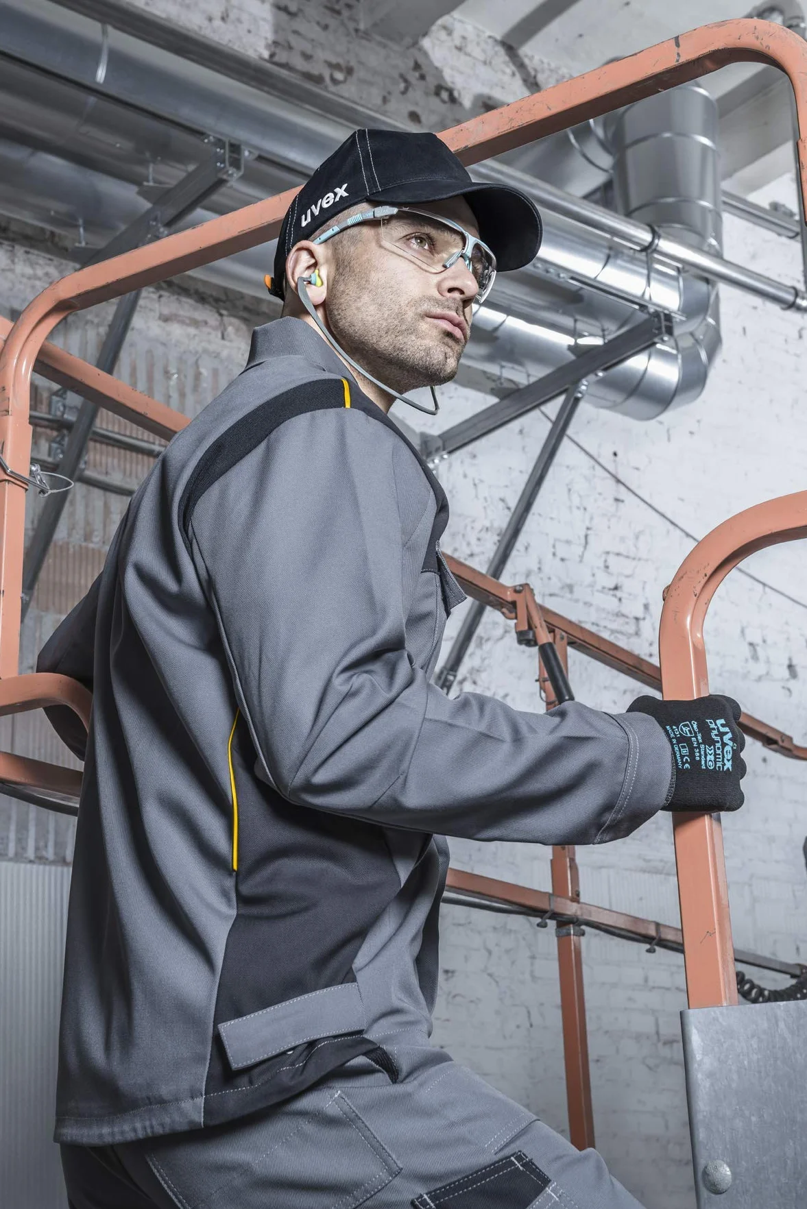 Uvex u-Cap Sport czapka ochronna na g?ow? z d?ugim daszkiem i tward? obudow? - czarna - 55-59 cm