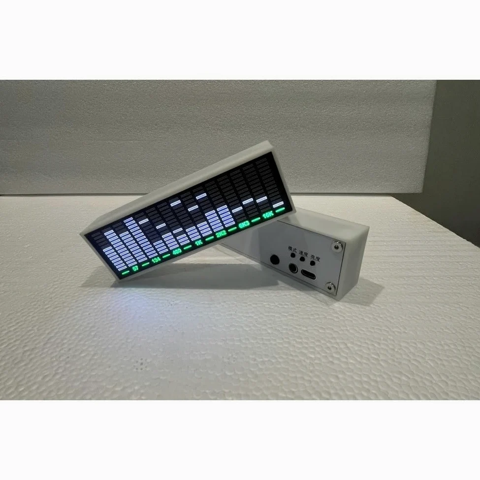 Wyświetlacz LED z muzyką, aktywowane dźwiękiem, światło rytmiczne z USB, wizualizacja audio w czasie rzeczywistym, do samochodu, deski rozdzielczej i pulpitu, czarny, 11,4 cm