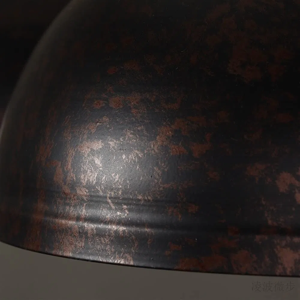 Lampa wisząca ze starego metalu