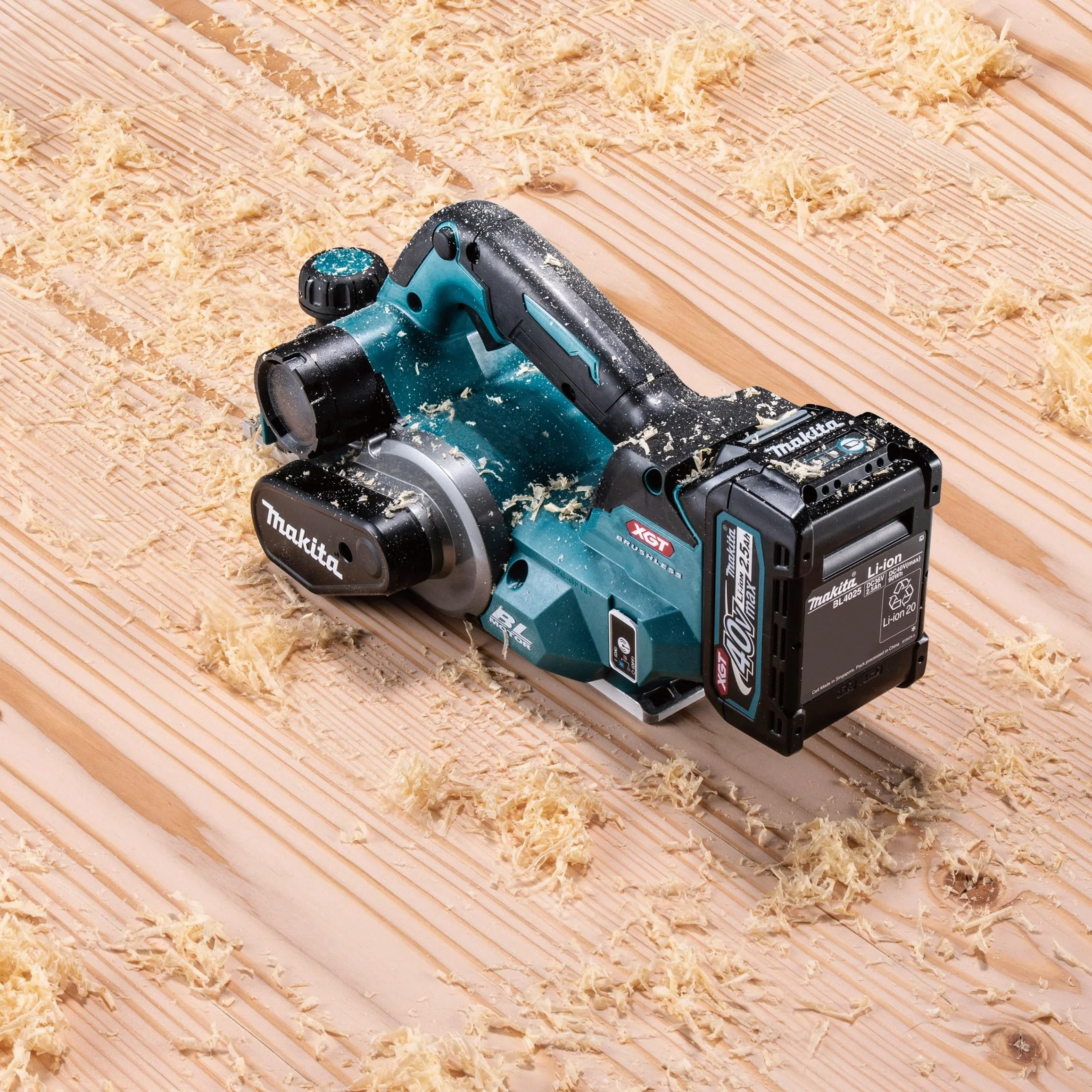 Makita KP001GZ 40V Max XGT bezszczotkowa strugarka 82 mm – baterie i ładowarki nie są dołączone