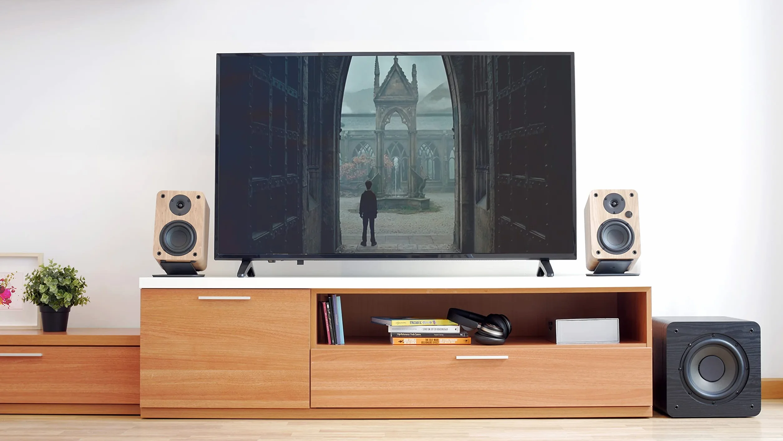 VULKKANO SUB8 Subwoofer aktywny 8-calowy, zasilany mocą 80 W RMS, częstotliwość 40 Hz - 250 Hz, regulowana zwrotnica, domowe audio i kino.