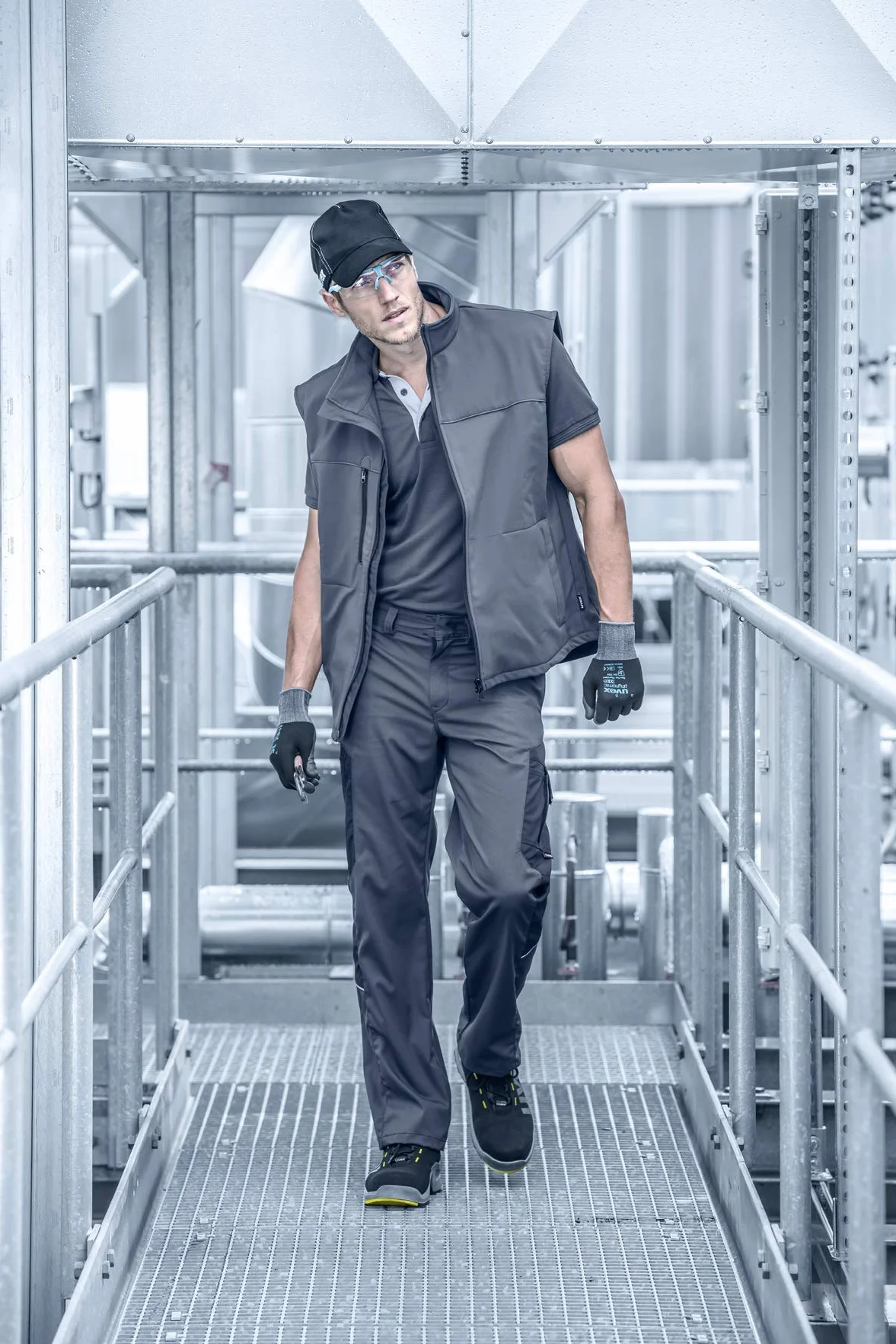 Uvex u-Cap Sport czapka ochronna na g?ow? z d?ugim daszkiem i tward? obudow? - czarna - 55-59 cm