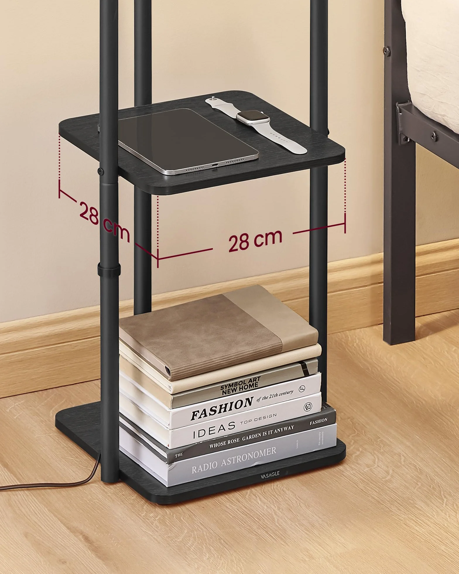 VASAGLE Lampa stojąca z regałem, przełącznik nożny, żarówka LED, abażur z materiału, z 3 drewnianymi półkami, do sypialni, biura, 29,9 x 31,8 x 160,5 cm, kolor czarny atramentowy LFL001BD02