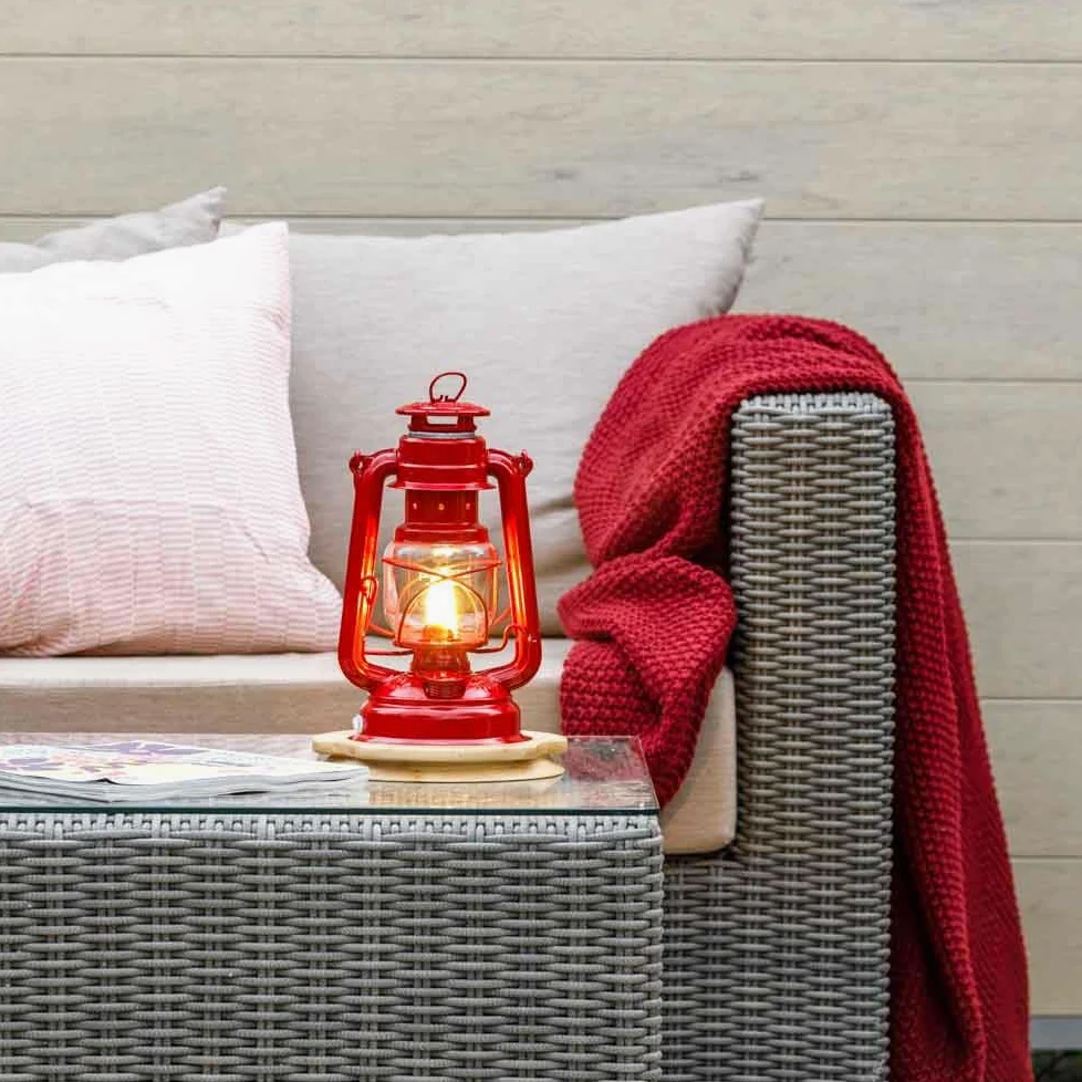 Feuerhand Latarnia LED Baby Special 276 – bezstopniowo ściemniana latarnia do salonu, na balkon lub taras – z ciepłym białym światłem, zasilanie bateryjne i bateryjne – czerwona