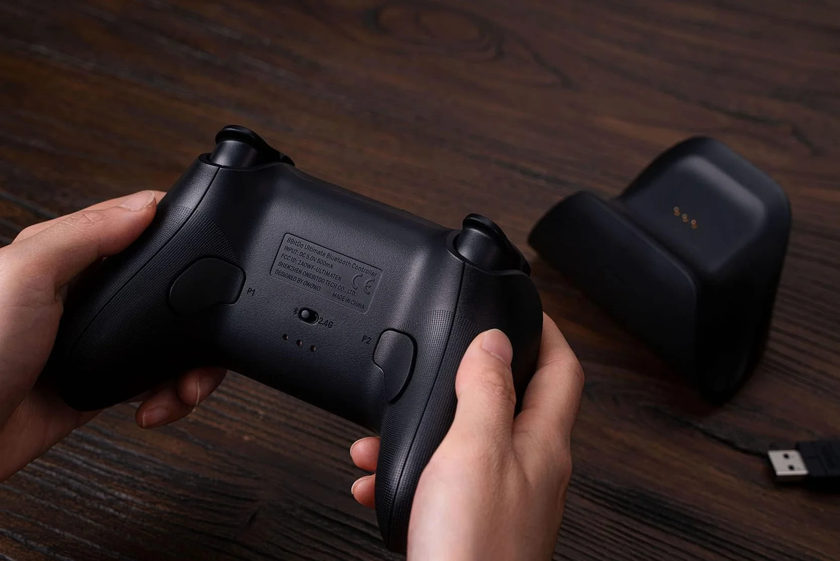 8Bitdo Ultimate Bluetooth i Kontroler 2.4g Ze Stacją ładującą Godziny Gry 22, Bezprzewodowy Kontroler Przełączników Kontroler Gier Kabel USB Gamepad do Przełącznika i Systemu Windows (Czarny)
