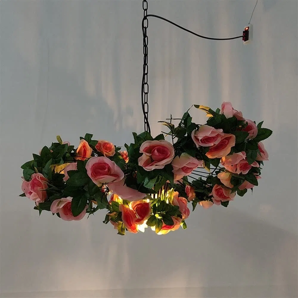Żelazna lampa wisząca z różowym kwiatem