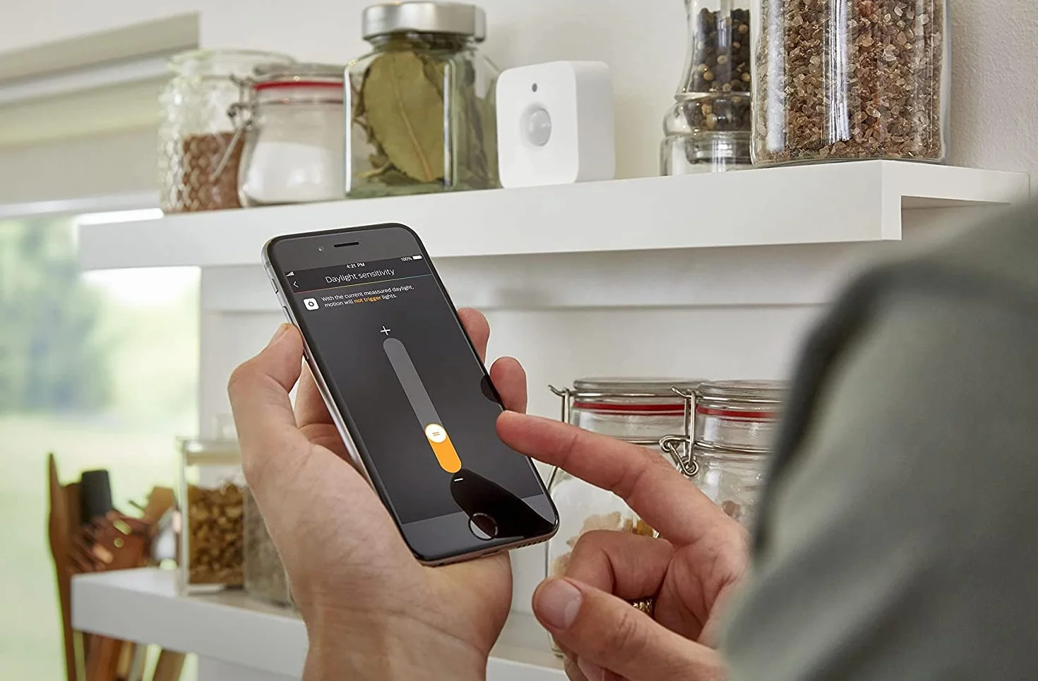 Philips Hue Inteligentny czujnik ruchu wewnętrzny, inteligentne sterowanie oświetleniem, szeroki kąt widzenia, automatyczne działanie, łatwy montaż